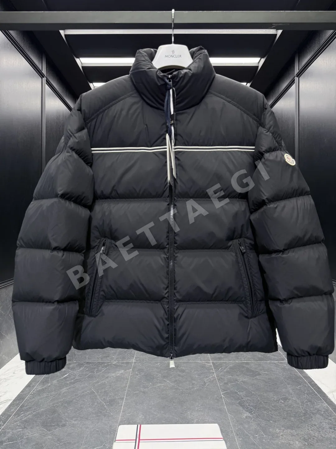 몽클레르 부바크(Moncler Bouvaque) 남성 숏 패딩 재킷 상세 이미지 4