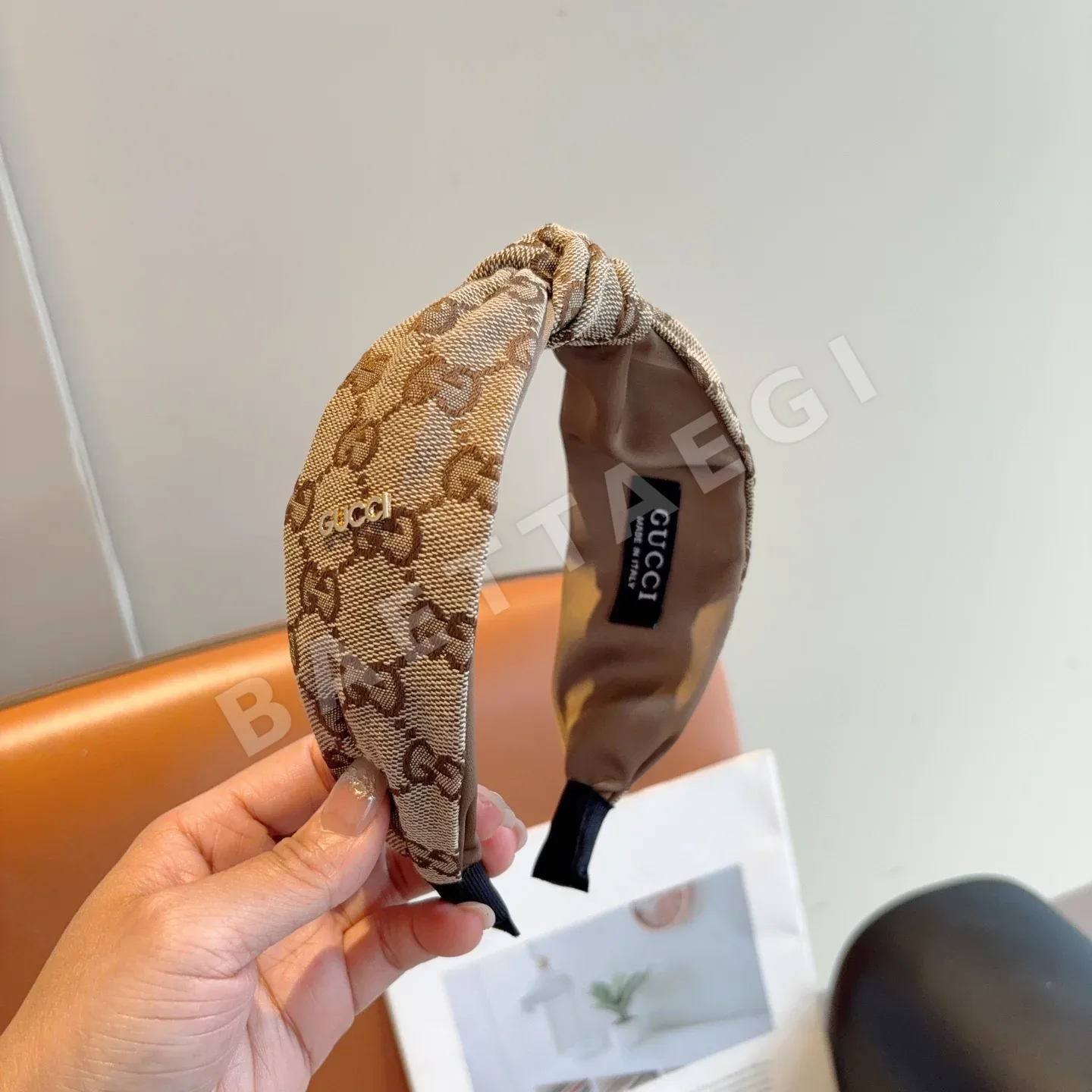 구찌 모노그램 와이드 헤드밴드 184717