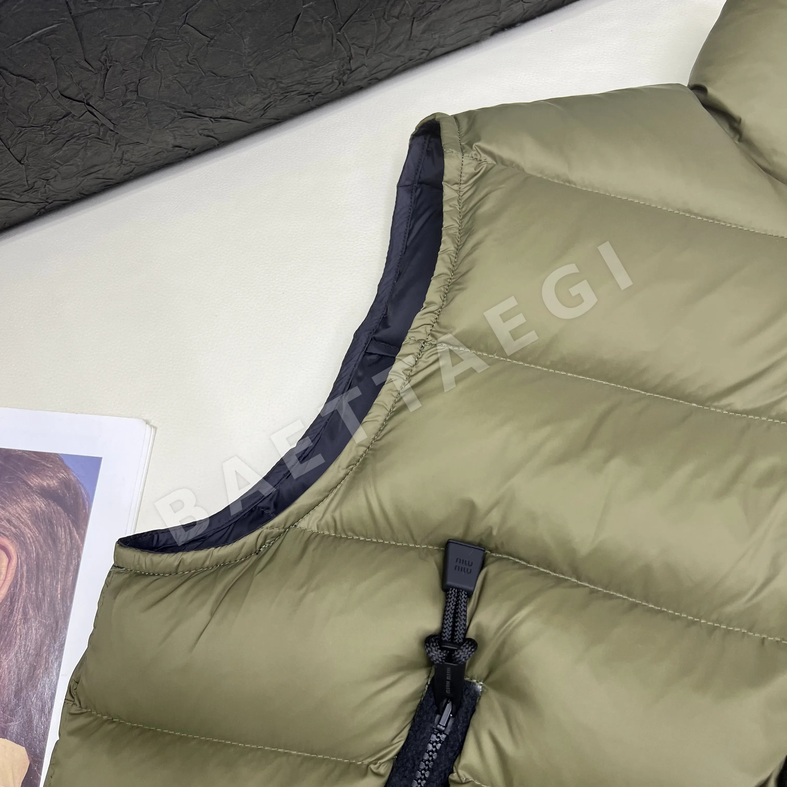 미우미우 하이넥 지퍼 다운 조끼 상세 이미지 5