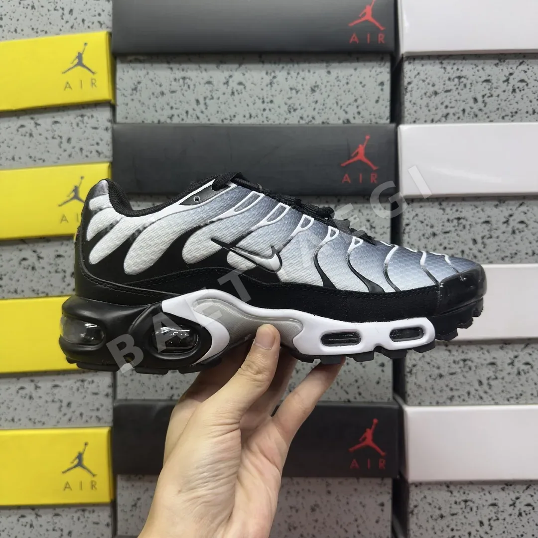 나이키 [BD] 에어 맥스 플러스 DM0032-003 201920 Nike Air Max Plus Black Silver White 상세 이미지 2