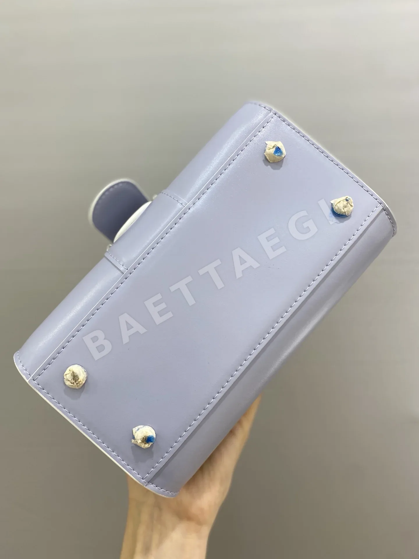 델보 라벤더 퍼플 램스킨 숄더백 상세 이미지 9