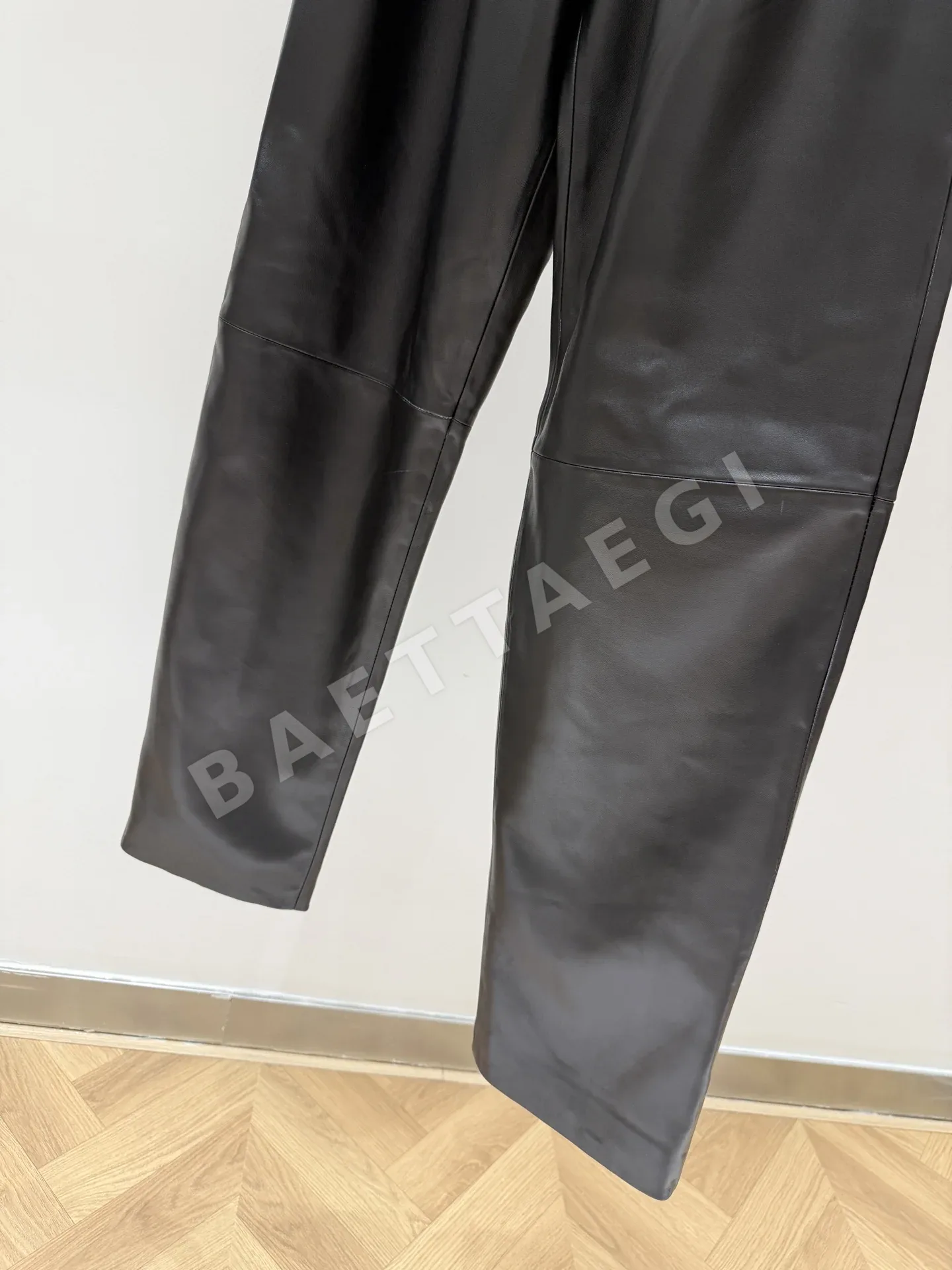 보테가베네타 램스킨 와이드 테이퍼드 바지 상세 이미지 7