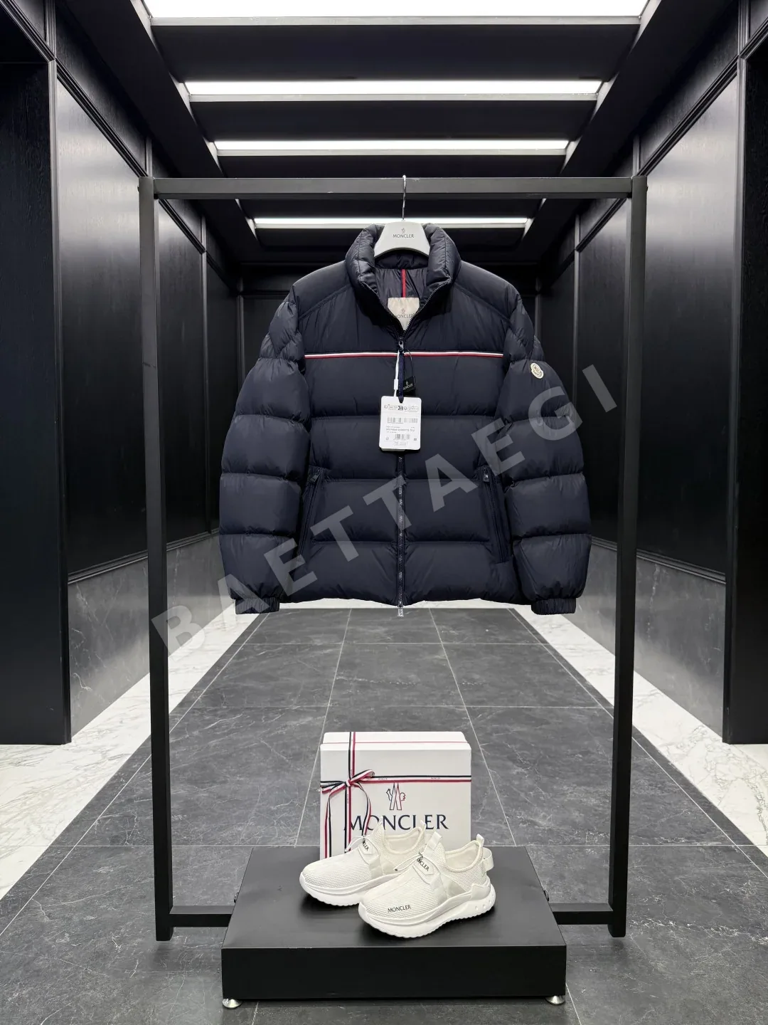 몽클레르 부바크(Moncler Bouvaque) 남성 숏 패딩 재킷 상세 이미지 2