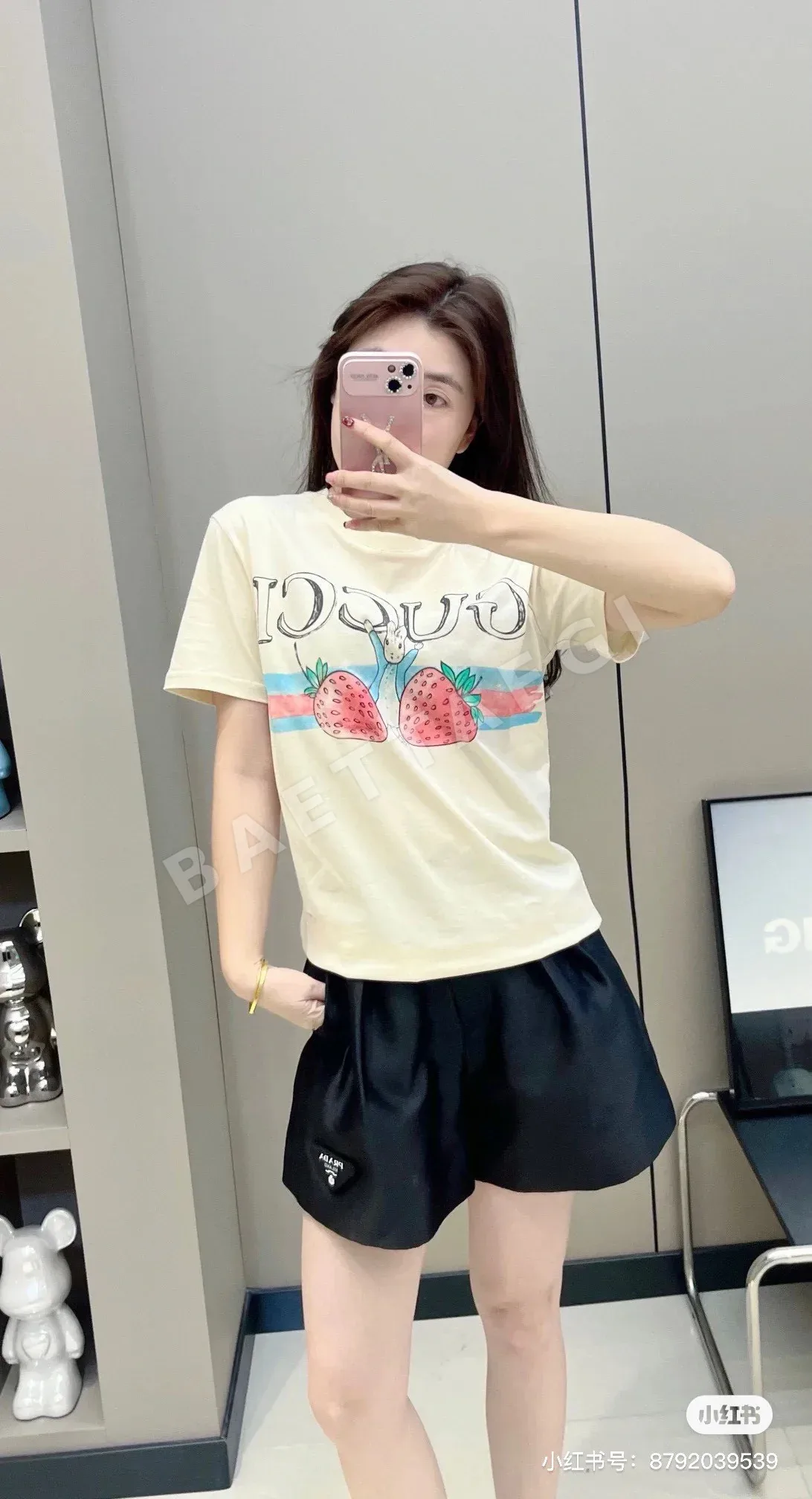구찌 스트로베리 래빗 프린트 크루넥 반팔 티셔츠 88103