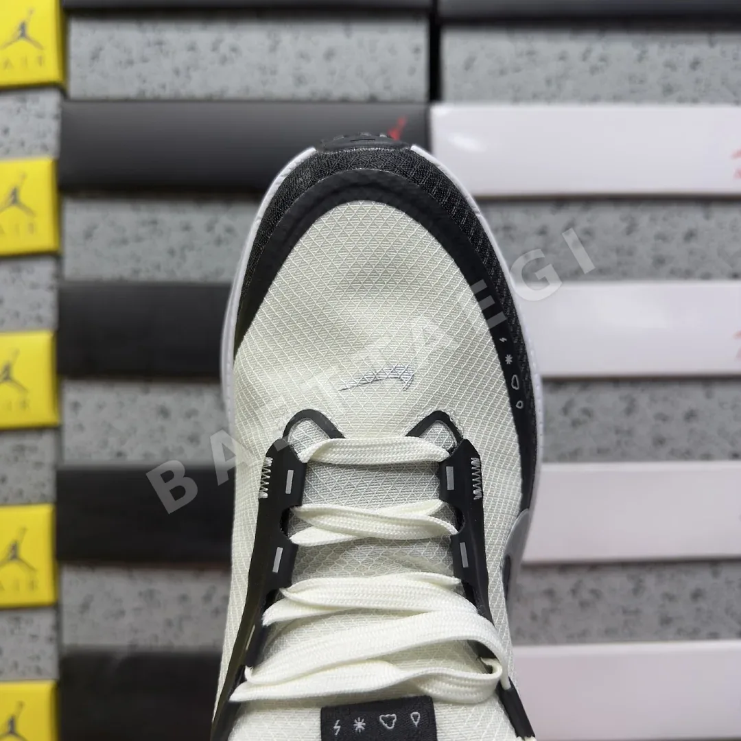 나이키 [XY] 보메로 18 201888 Nike Vomero 18 HQE98-007 상세 이미지 7