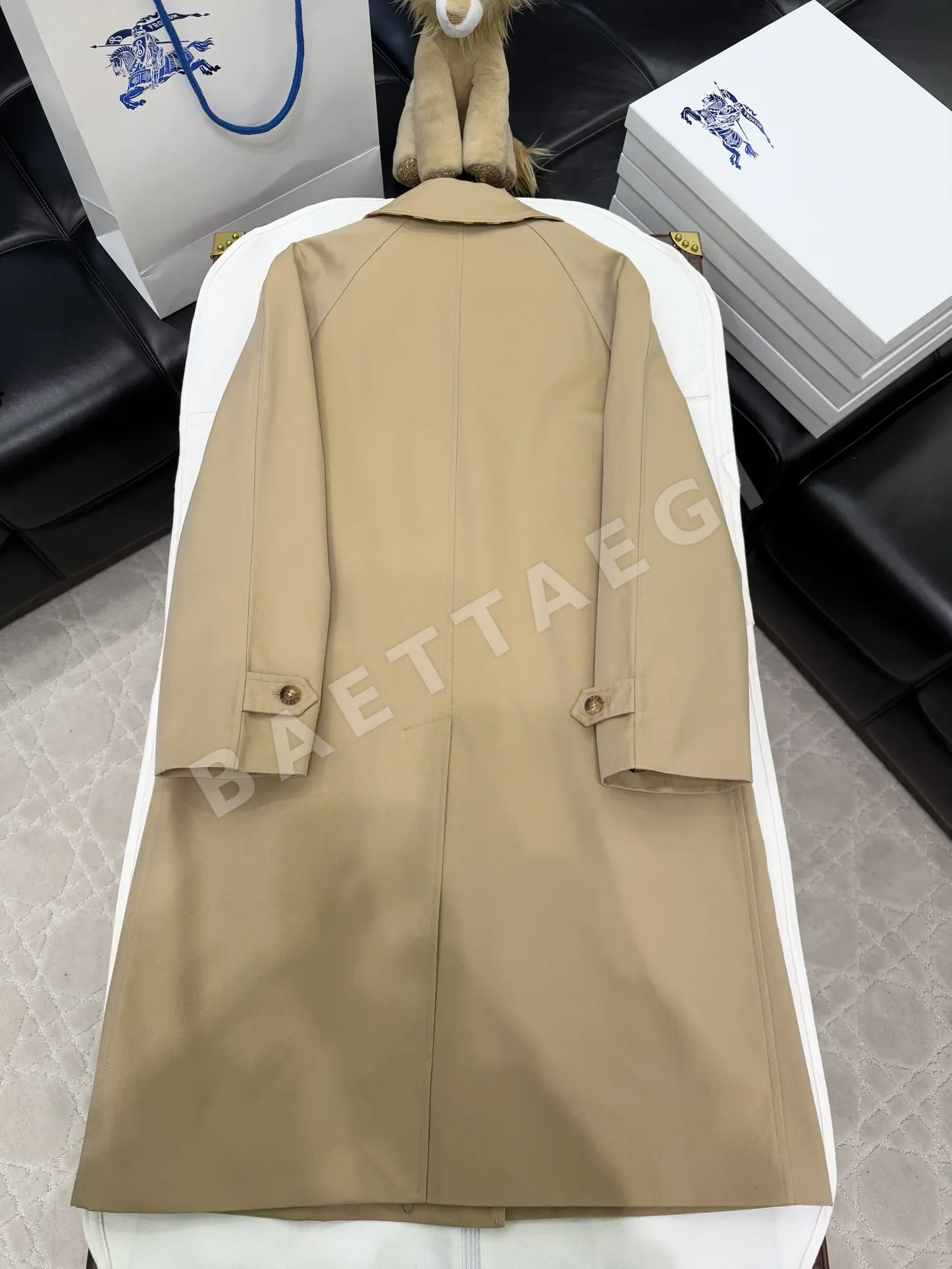 버버리 캠든 핏 경량 트렌치코트 자켓 상세 이미지 2