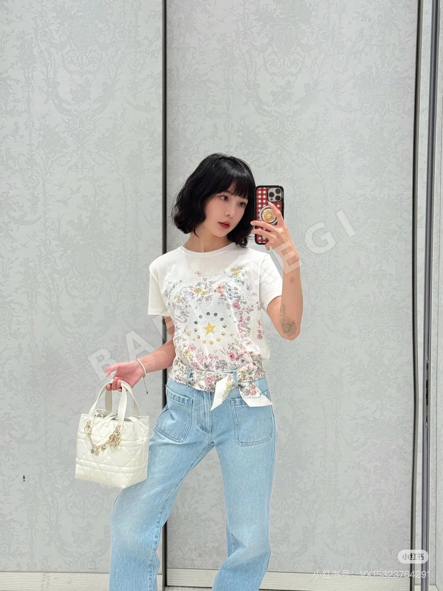 디올 꽃무늬 오각별 프린트 반팔 티셔츠 상세 이미지 3