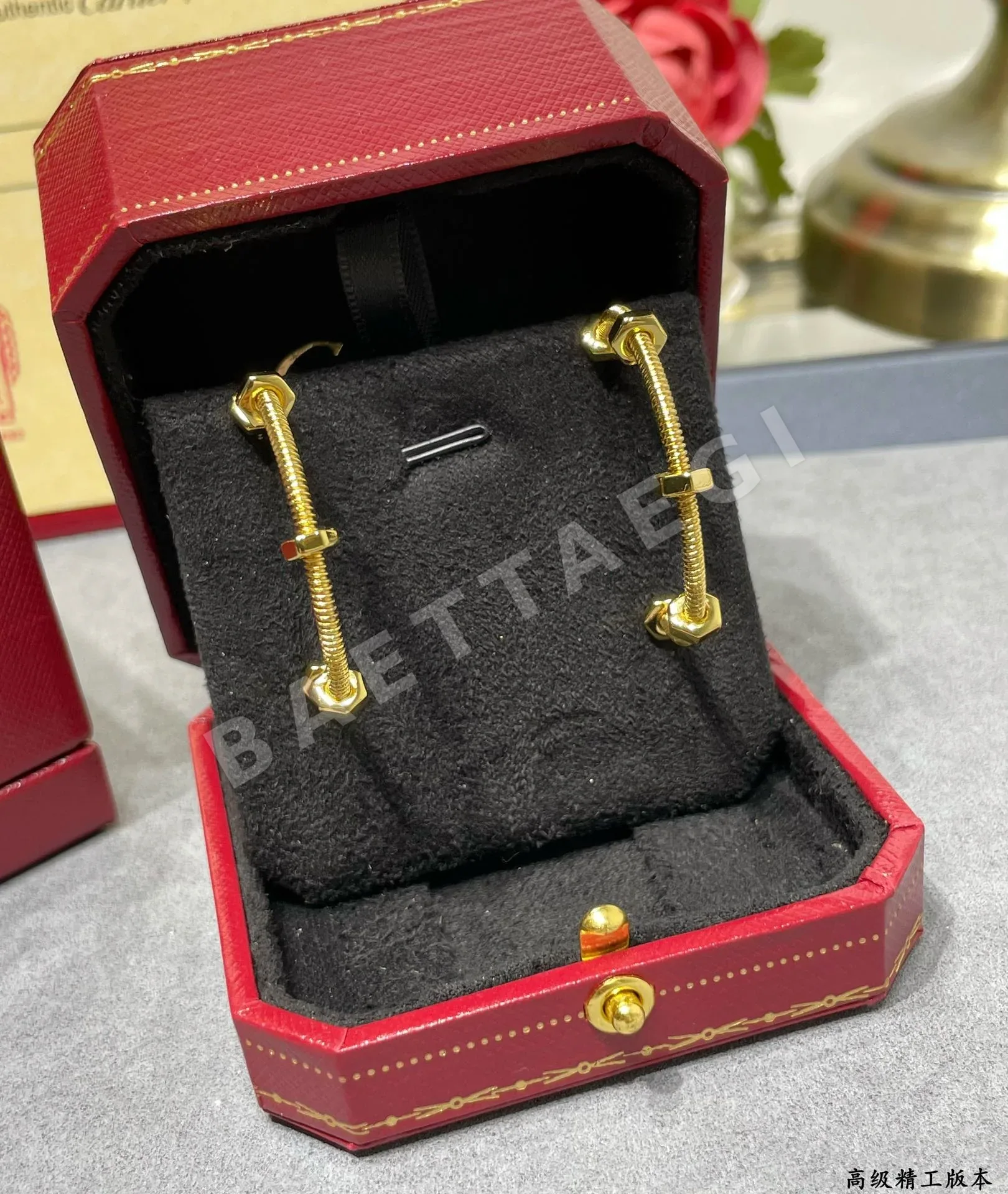 까르띠에 저스트 앵 끌루 18K 골드 스크류 귀걸이 상세 이미지 7