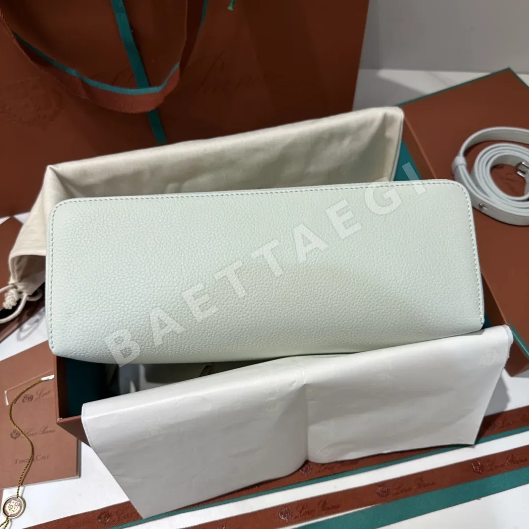 로로피아나 L27 라이트블루 가방 상세 이미지 9