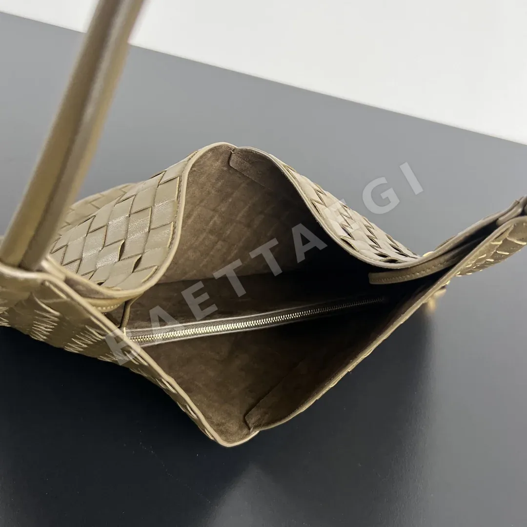 보테가베네타 램스킨 토트백 상세 이미지 5