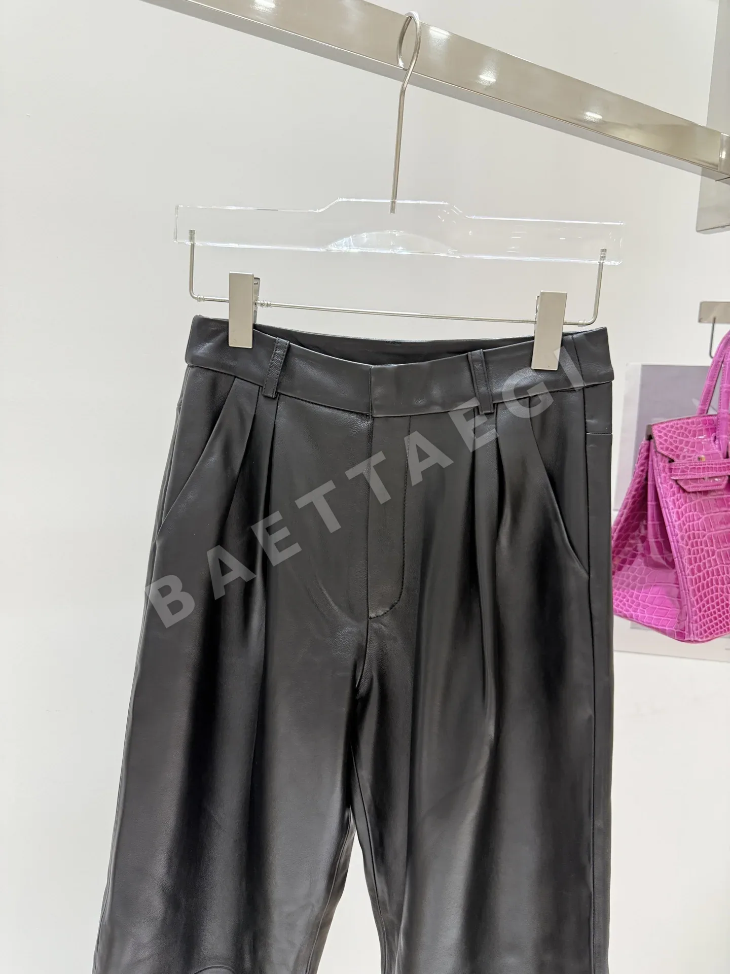 보테가베네타 램스킨 와이드 테이퍼드 바지 상세 이미지 3