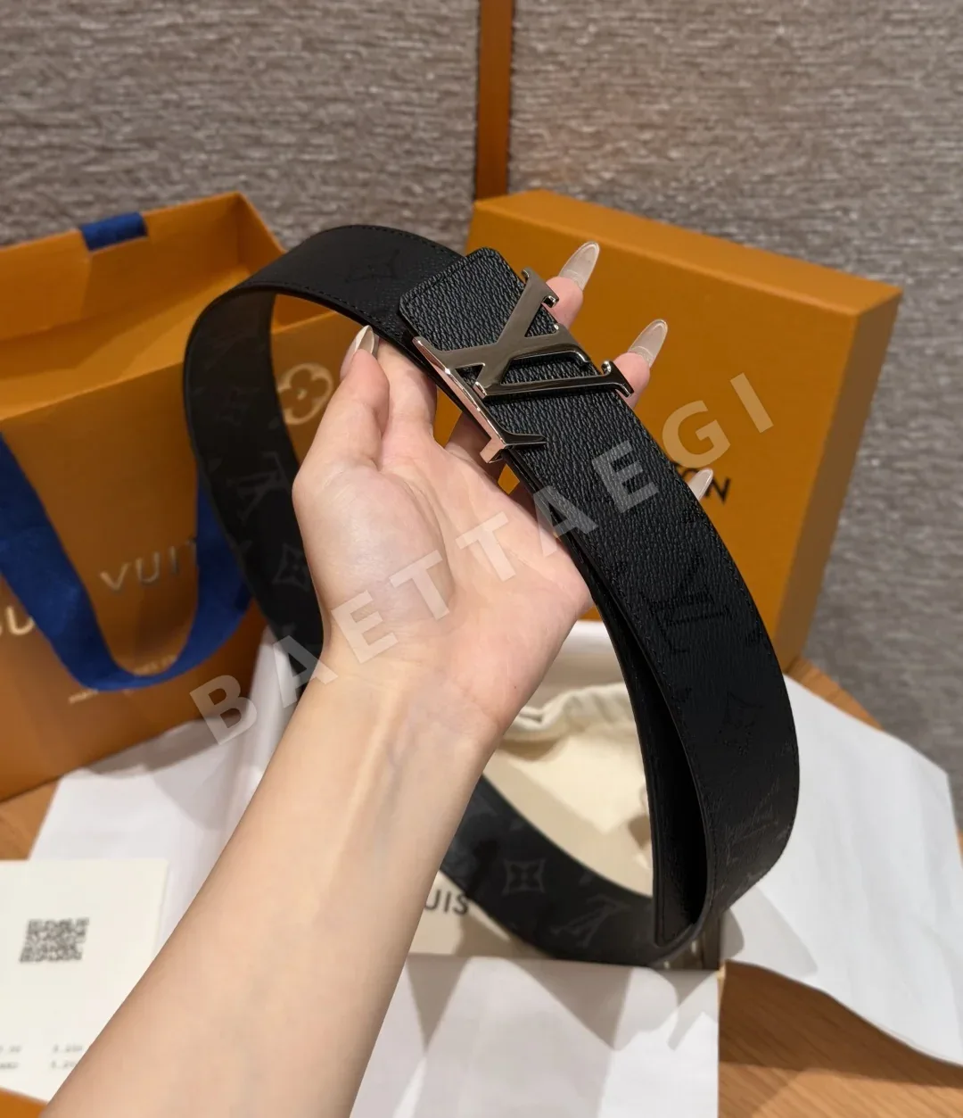 루이비통 이니셜 모노그램 미드나이트 리버시블 벨트 상세 이미지 4