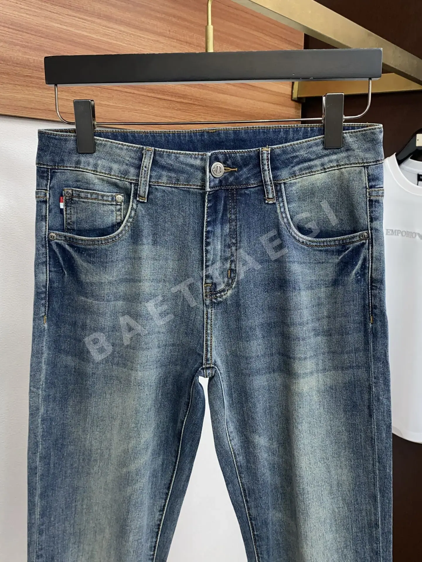 몽클레르 남성 데님 바지 상세 이미지 3