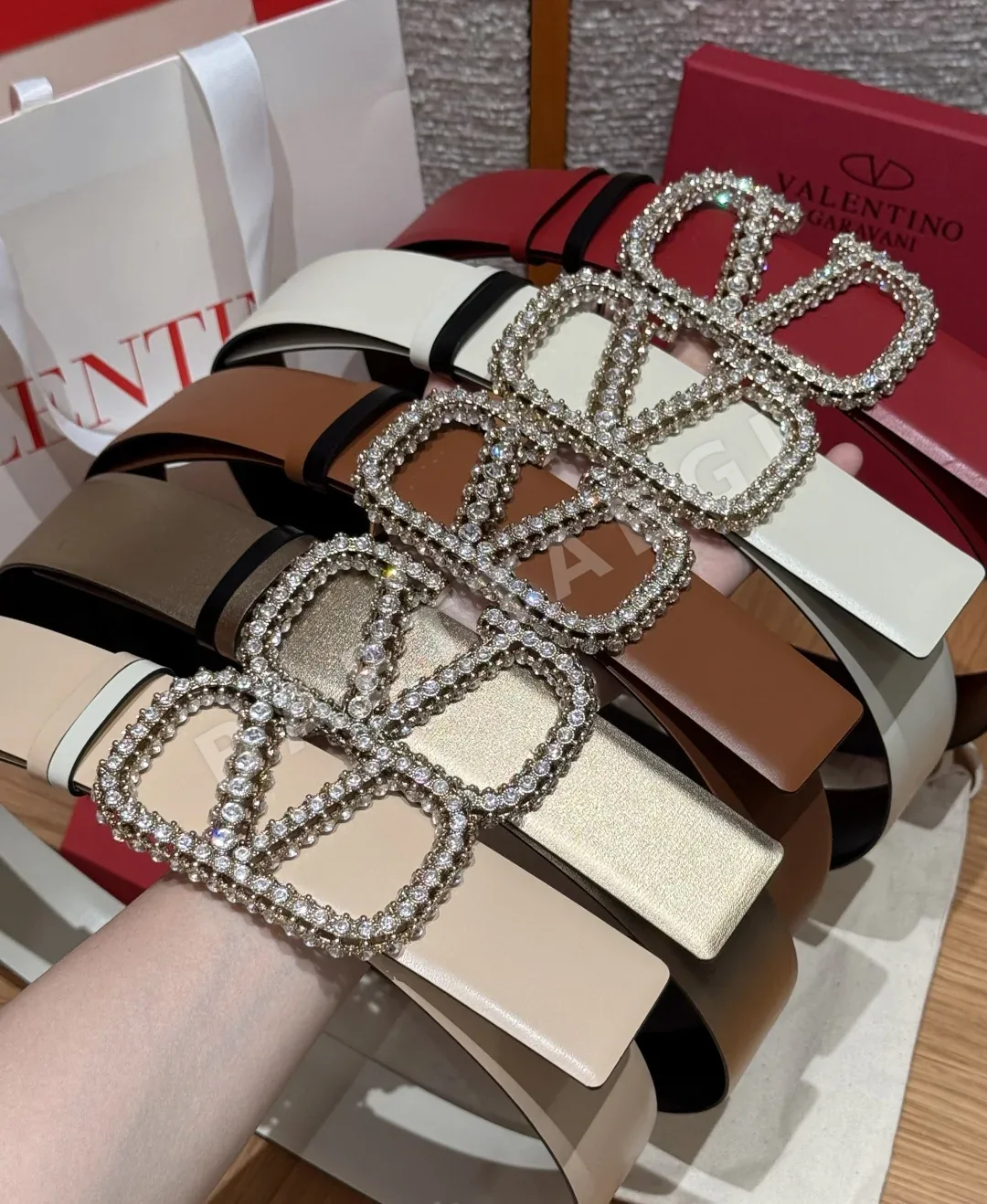 발렌티노 VLOGO 시그니처 크리스탈 장식 리버시블 벨트 40mm 상세 이미지 2