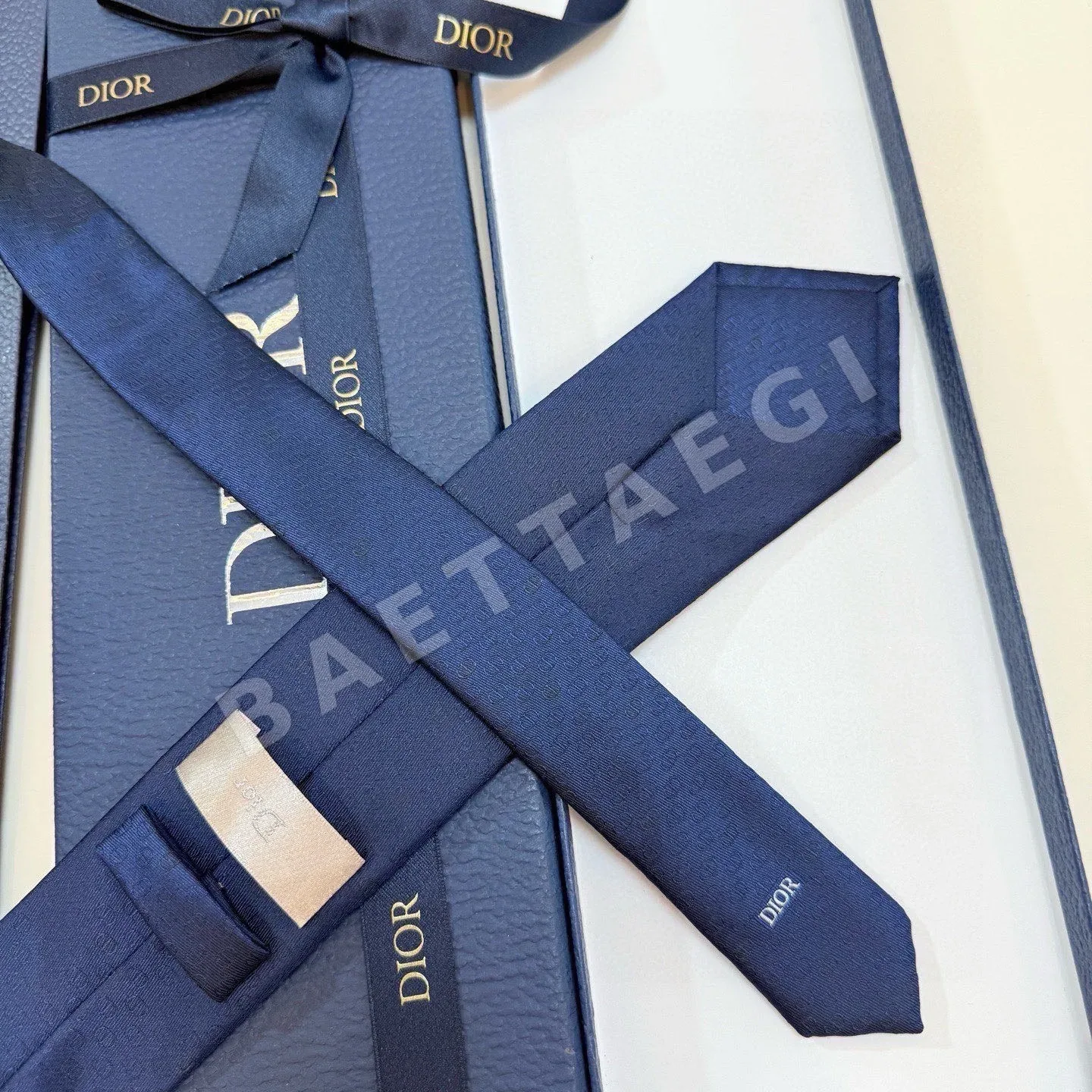 디올 CD 패턴 톤온톤 자카드 넥타이 상세 이미지 7