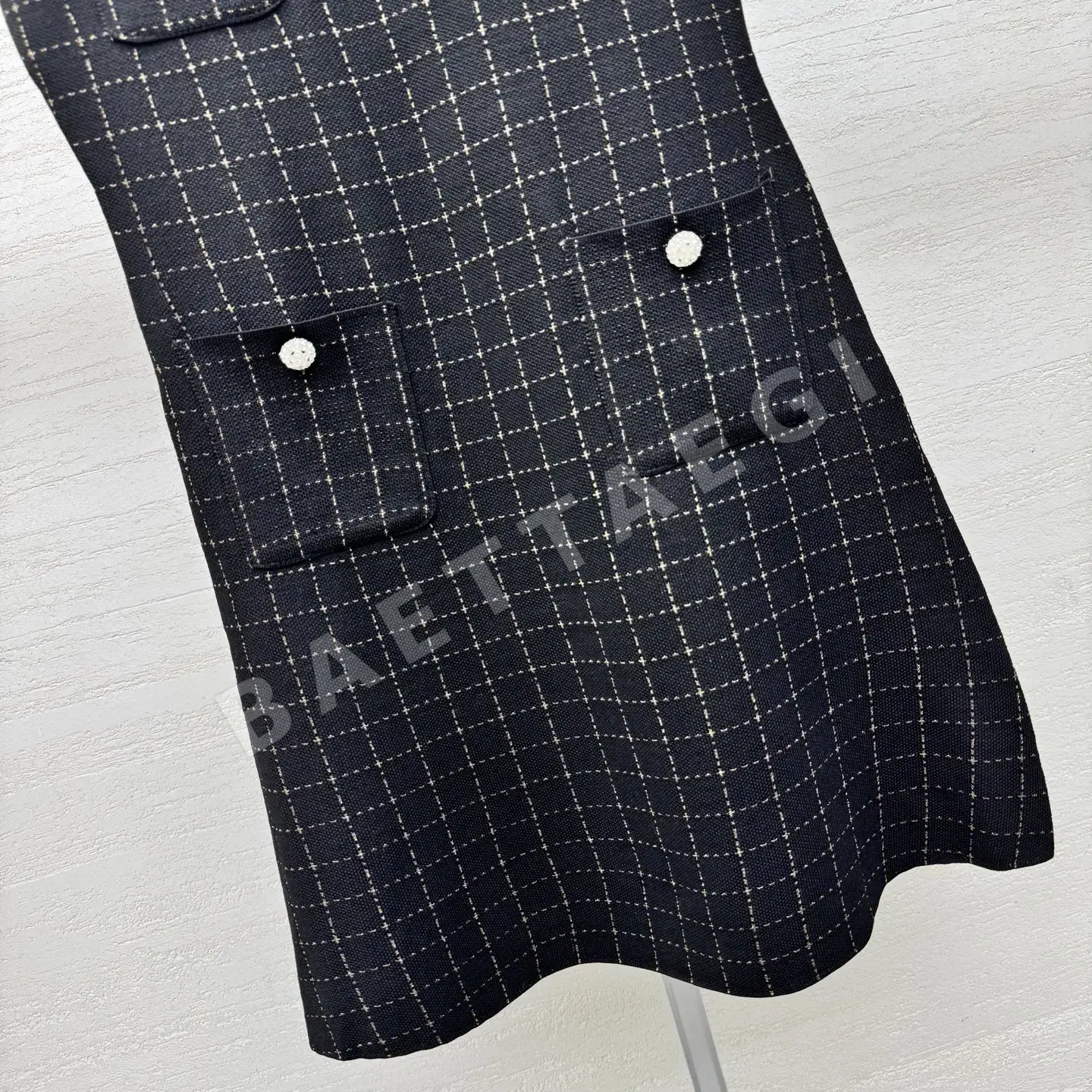 샤넬 체크 리본 브로치 진주 단추 슬리브리스 원피스 상세 이미지 6