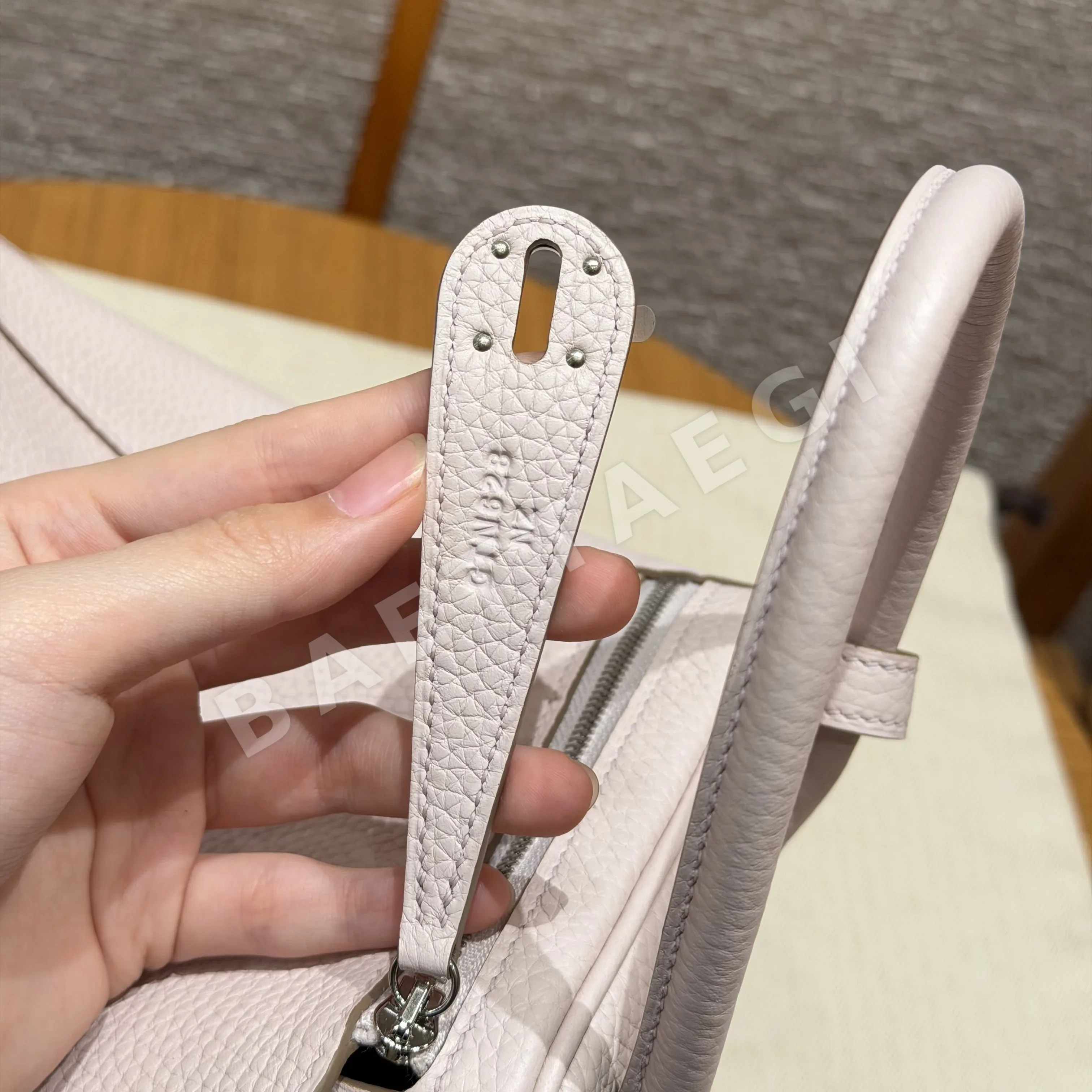에르메스 린디 26 cm 소가죽 가방 상세 이미지 18