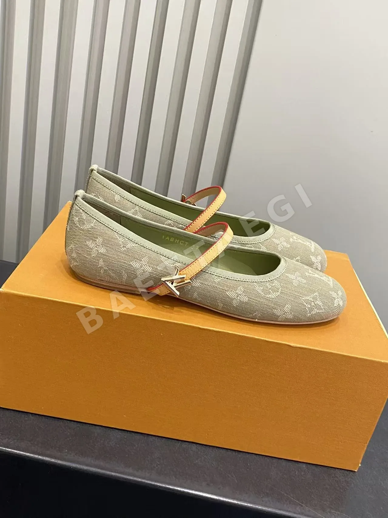 루이비통 데님 램스킨 메리제인 플랫슈즈 113584