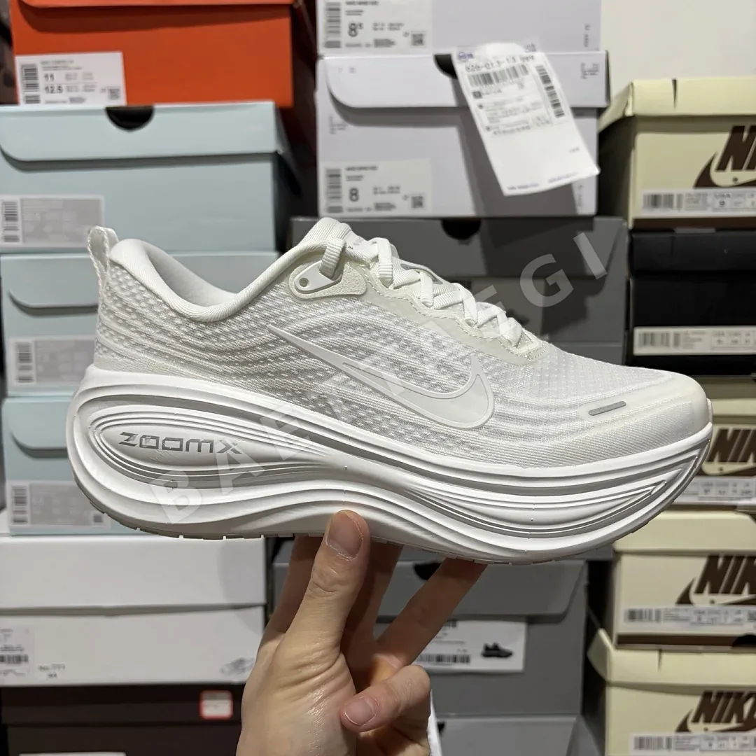 나이키 [GT] 보메로 플러스 HV8154-102 201497 Nike Vomero Plus Triple White 상세 이미지 10