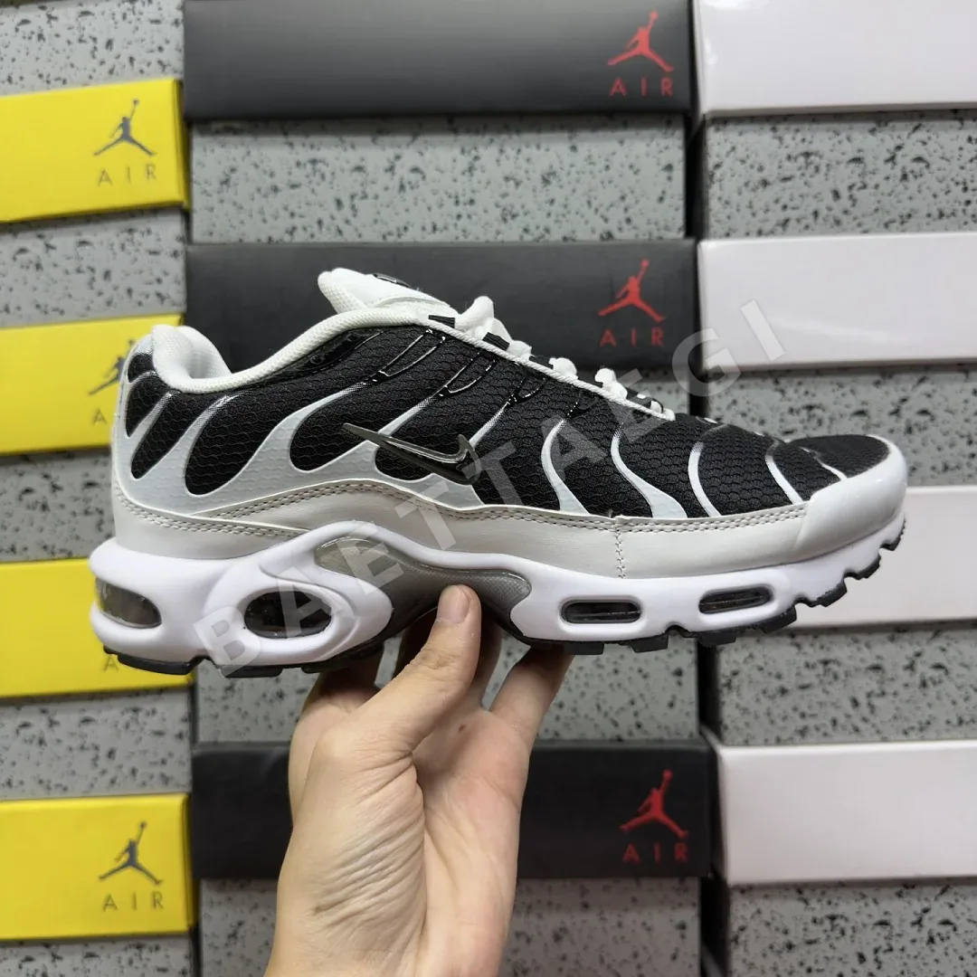 나이키 [BD] 에어 맥스 플러스 CT1094-102 201908 Nike Air Max Plus White Black Metallic 상세 이미지 3