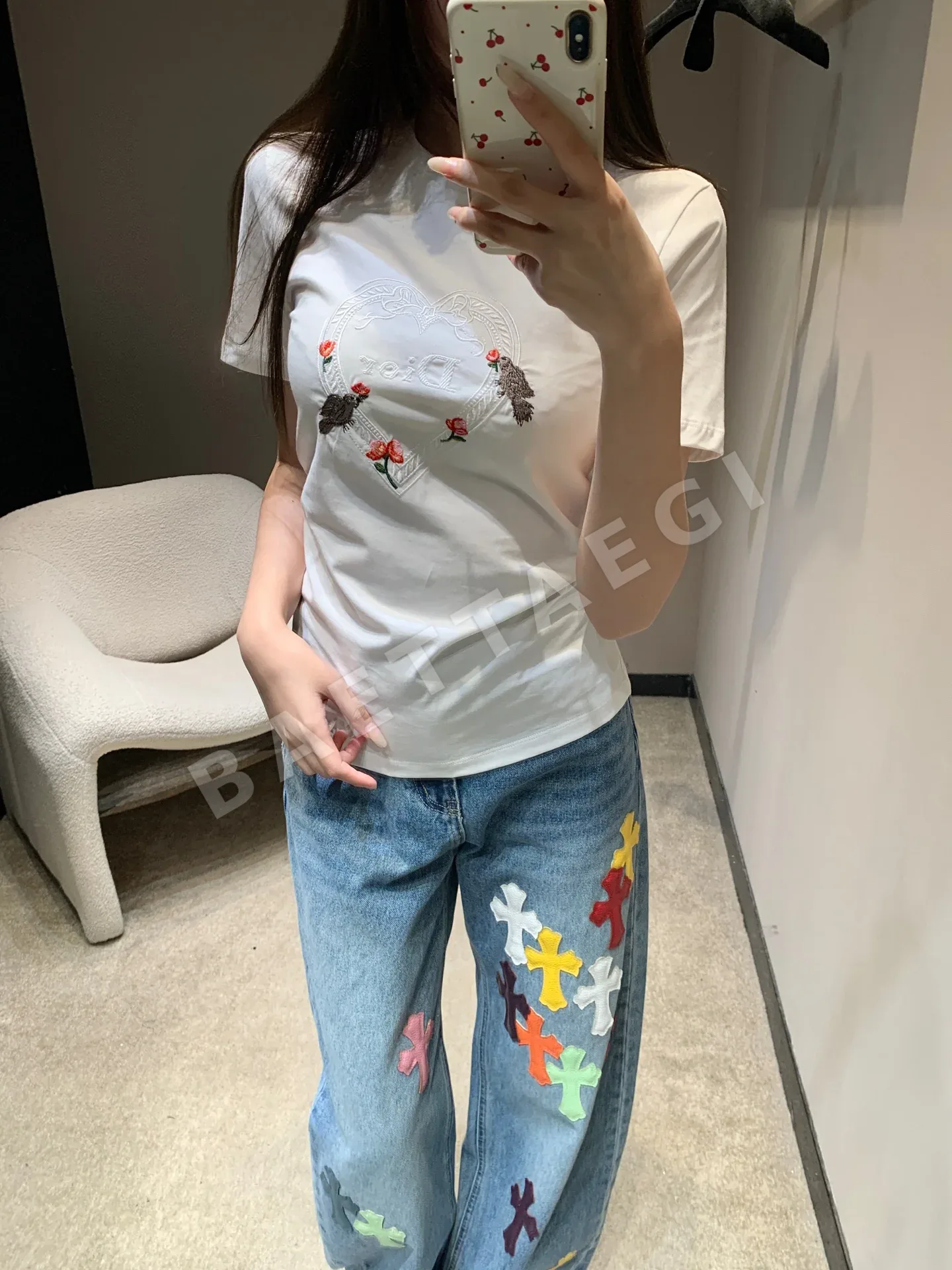 디올 자수 하트 크루넥 여성 반팔 티셔츠 상세 이미지 8