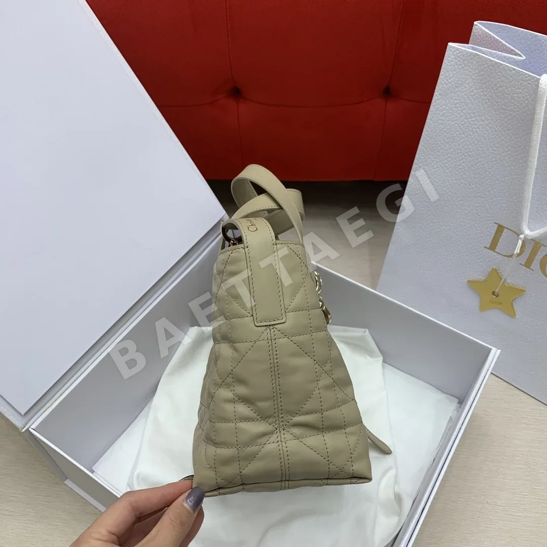 디올 트루줄 버티컬 스몰 소가죽 가방 상세 이미지 2