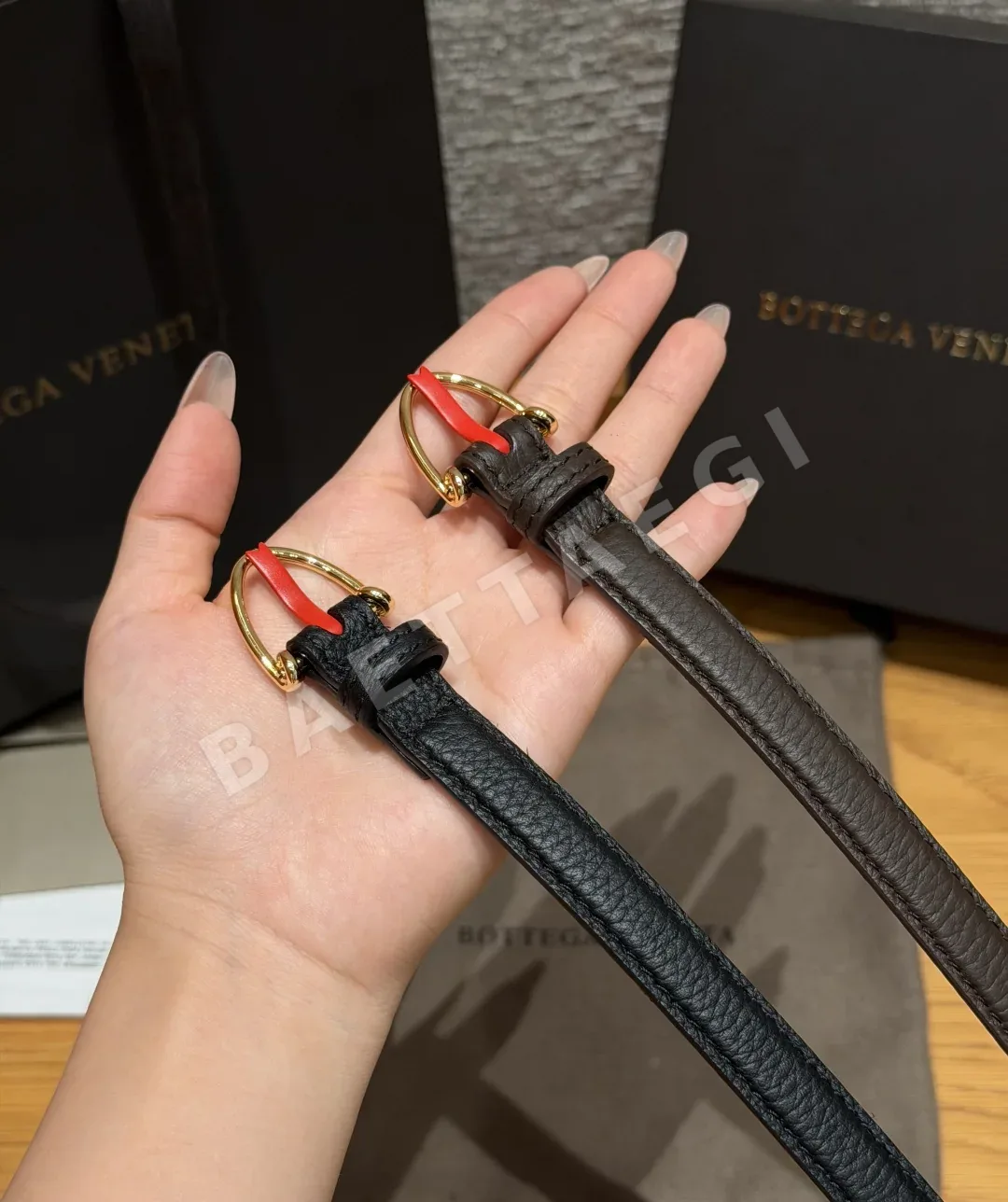 보테가베네타 호스슈 핀 버클 가죽 벨트 상세 이미지 2