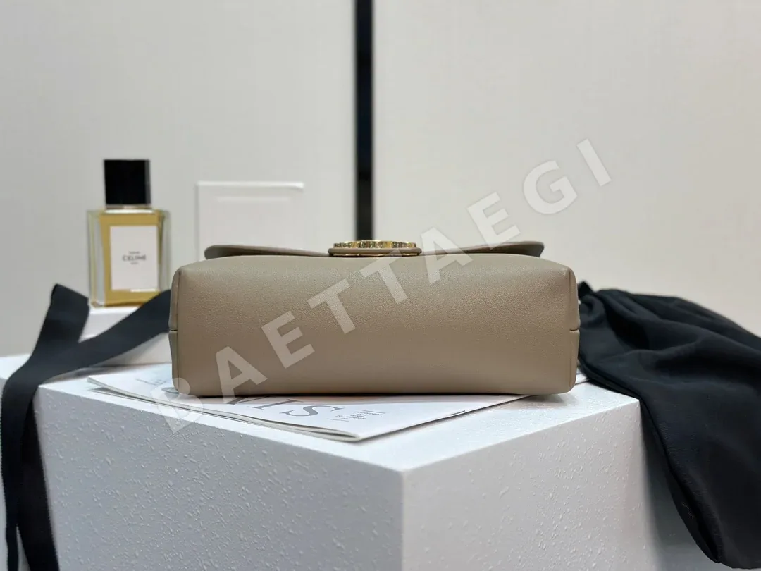 셀린느 비쿠아 미디엄 소프트 카프스킨 핸드백 상세 이미지 9
