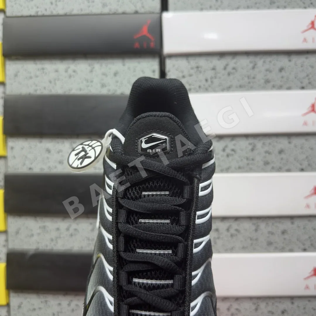 나이키 [TK] 에어 맥스 플러스 DM0032-003 201970 Nike Air Max Plus Black Silver White 상세 이미지 4
