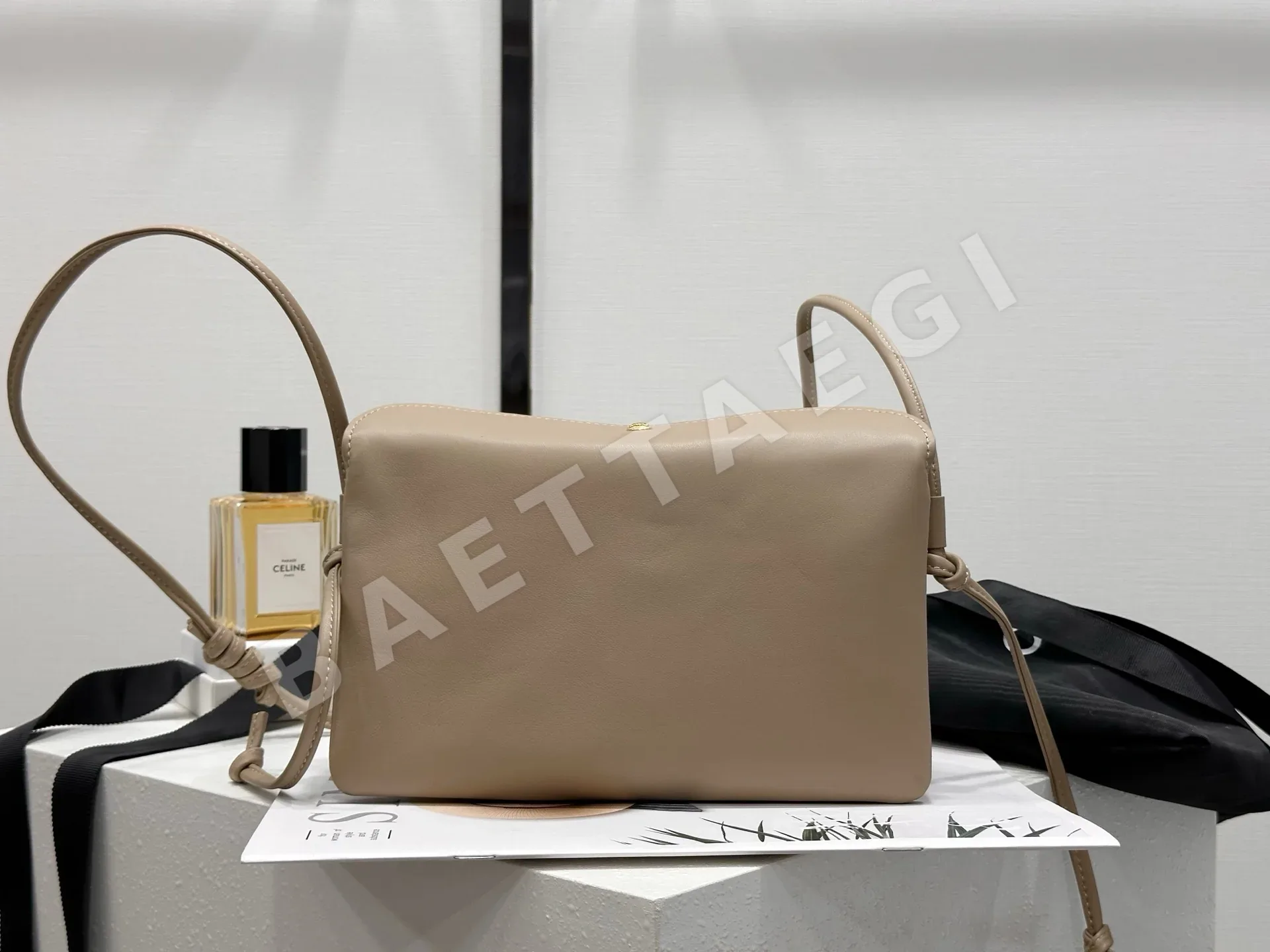 셀린느 시프스킨 미니 핸드백 상세 이미지 4