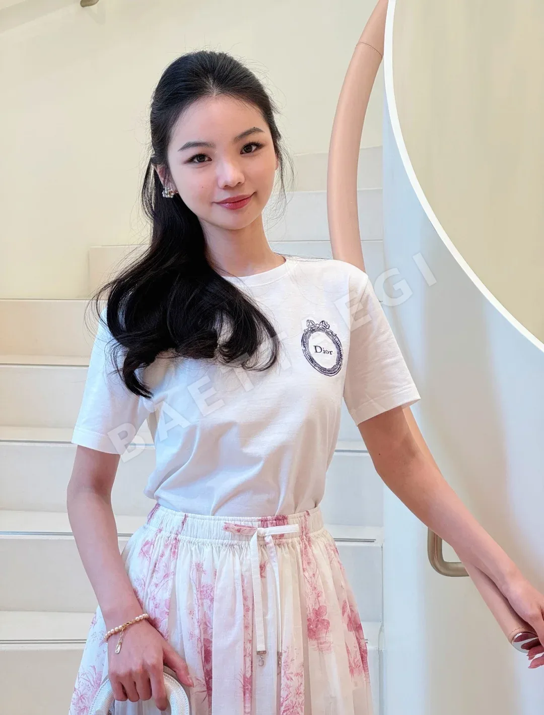 디올 보타이 오발 로고 자수 반팔 티셔츠 상세 이미지 2