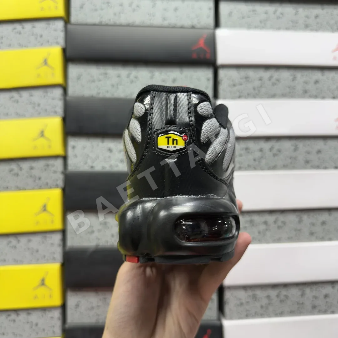 나이키 [BD] 에어 맥스 플러스 CI2299-001 201844 Nike Air Max Plus Black Gradient Red 상세 이미지 7