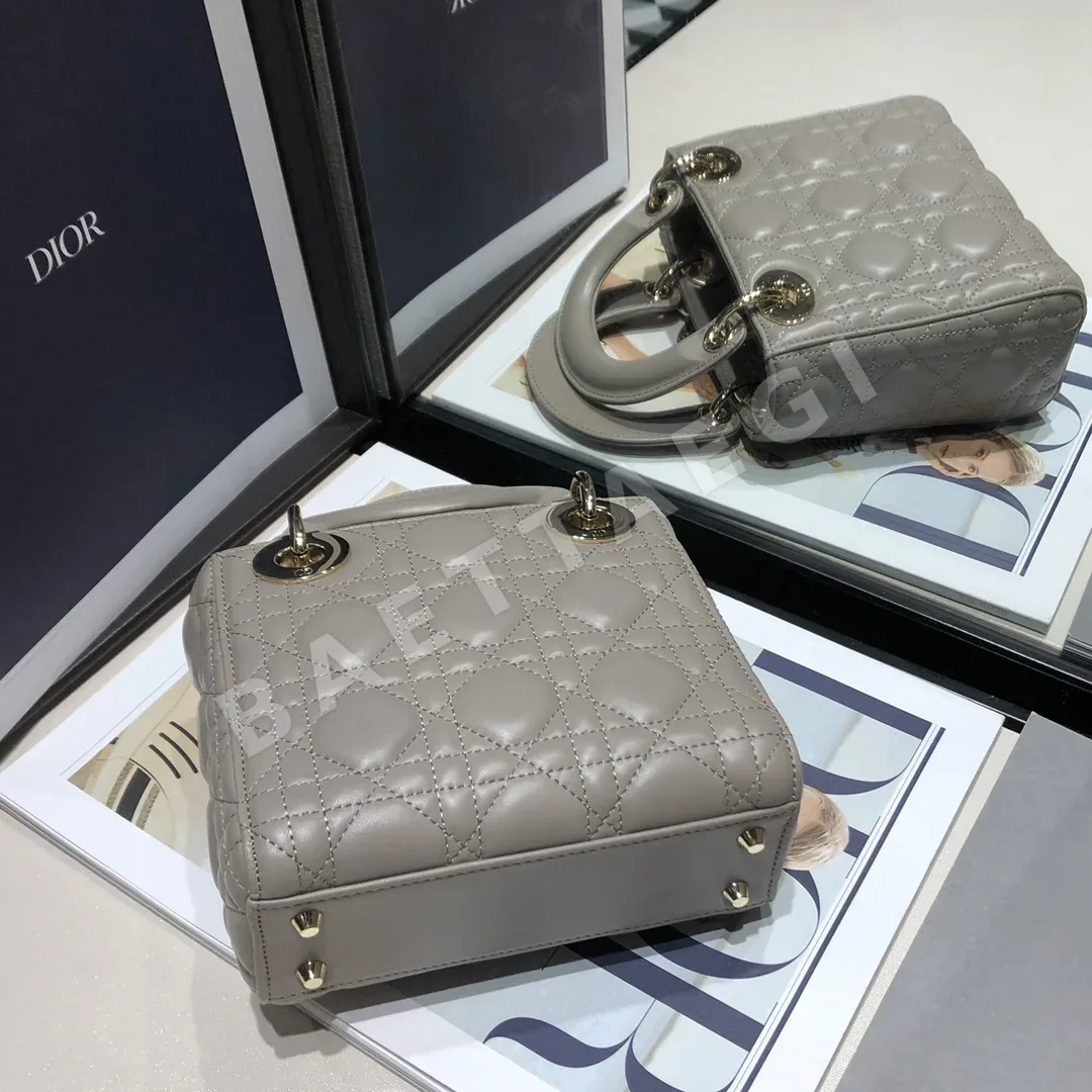 디올 레이디 클래식 램스킨 3칸 숄더백 상세 이미지 5