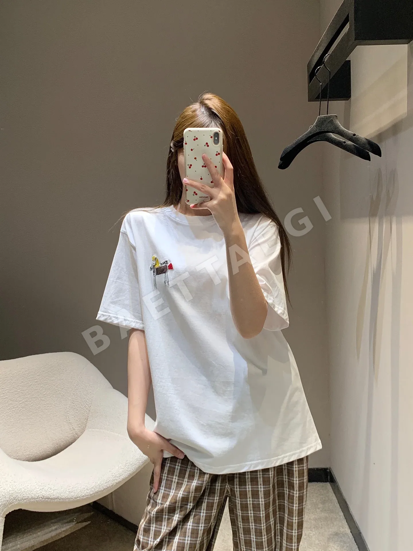 디올 포니 자수 오버사이즈 여성 반팔 티셔츠 상세 이미지 3