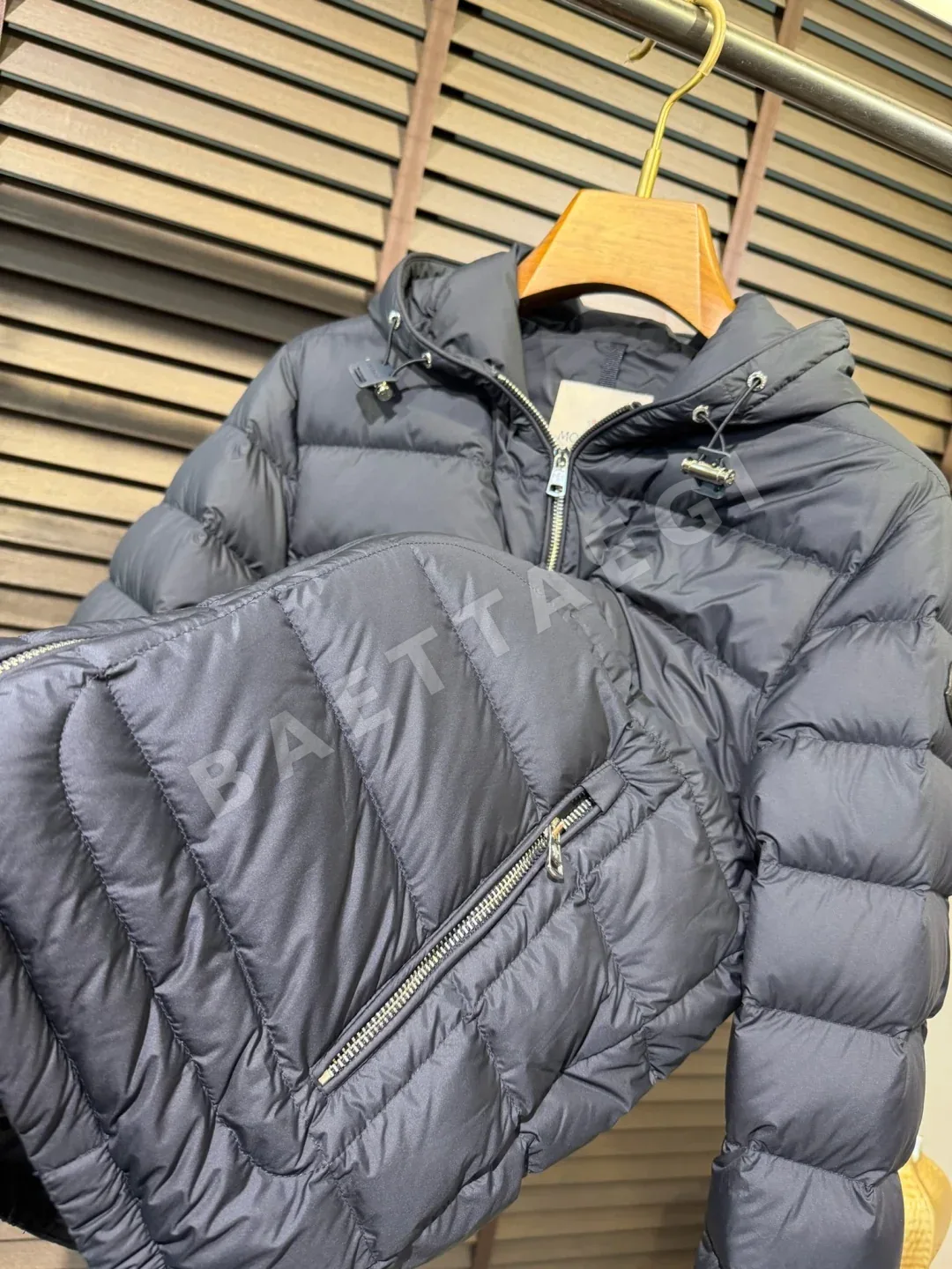 몽클레르(Moncler) 세스트리에 후드 쇼트 다운 재킷 M99805 상세 이미지 5