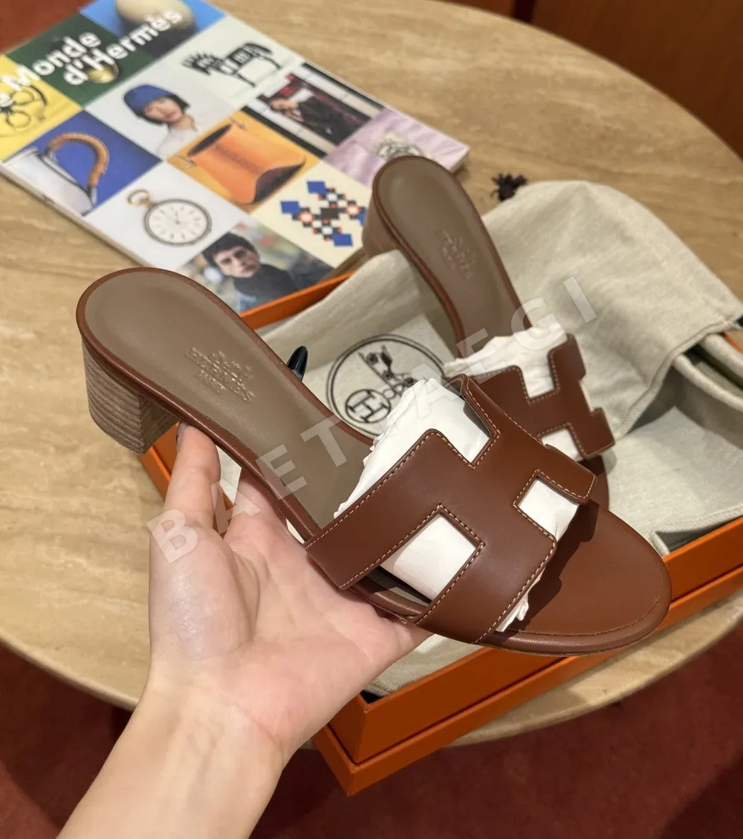 에르메스 오아시스 샌들 Saddle Red Calfskin H 컷아웃 189087