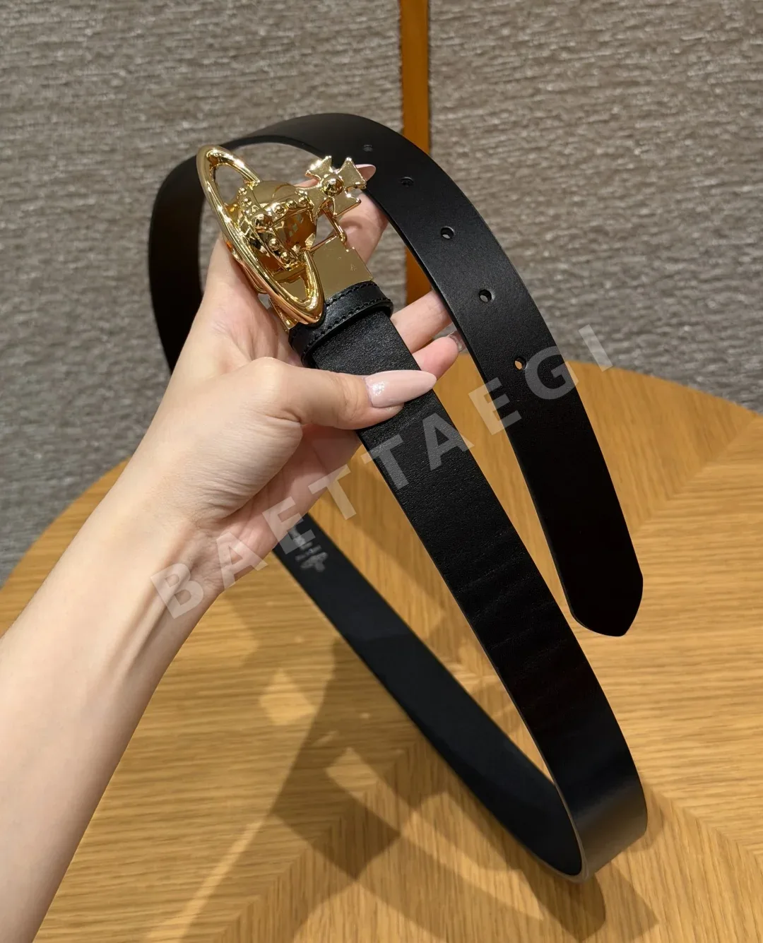 비비안웨스트우드 새턴 오브 버클 가죽 벨트 상세 이미지 3
