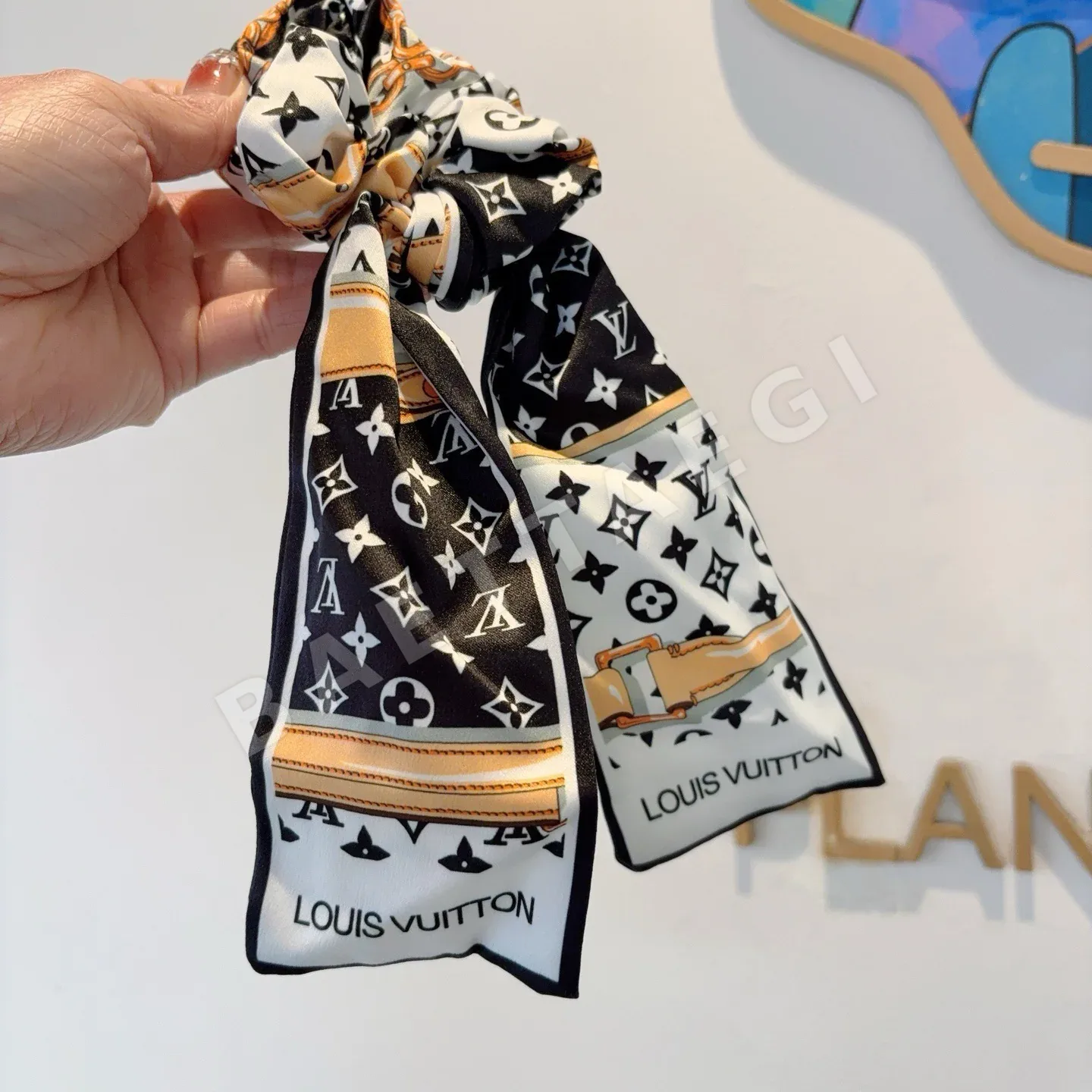 루이비통 LV 로고 리본 포니테일 헤어고무 184044