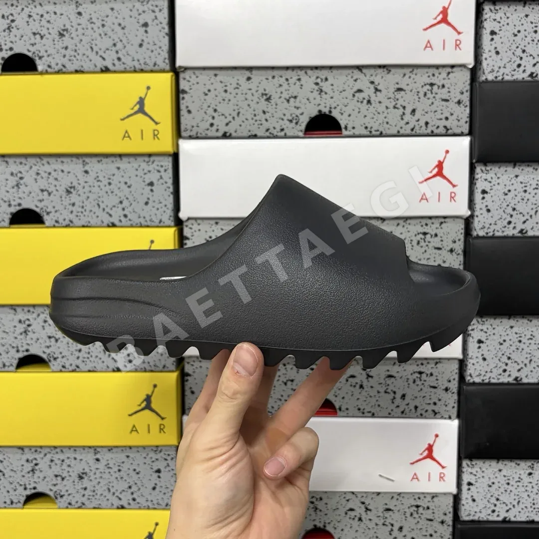 아디다스 [LW] 이지 슬라이드 HQ6448 200616 Adidas Yeezy Slide Onyx 상세 이미지 3