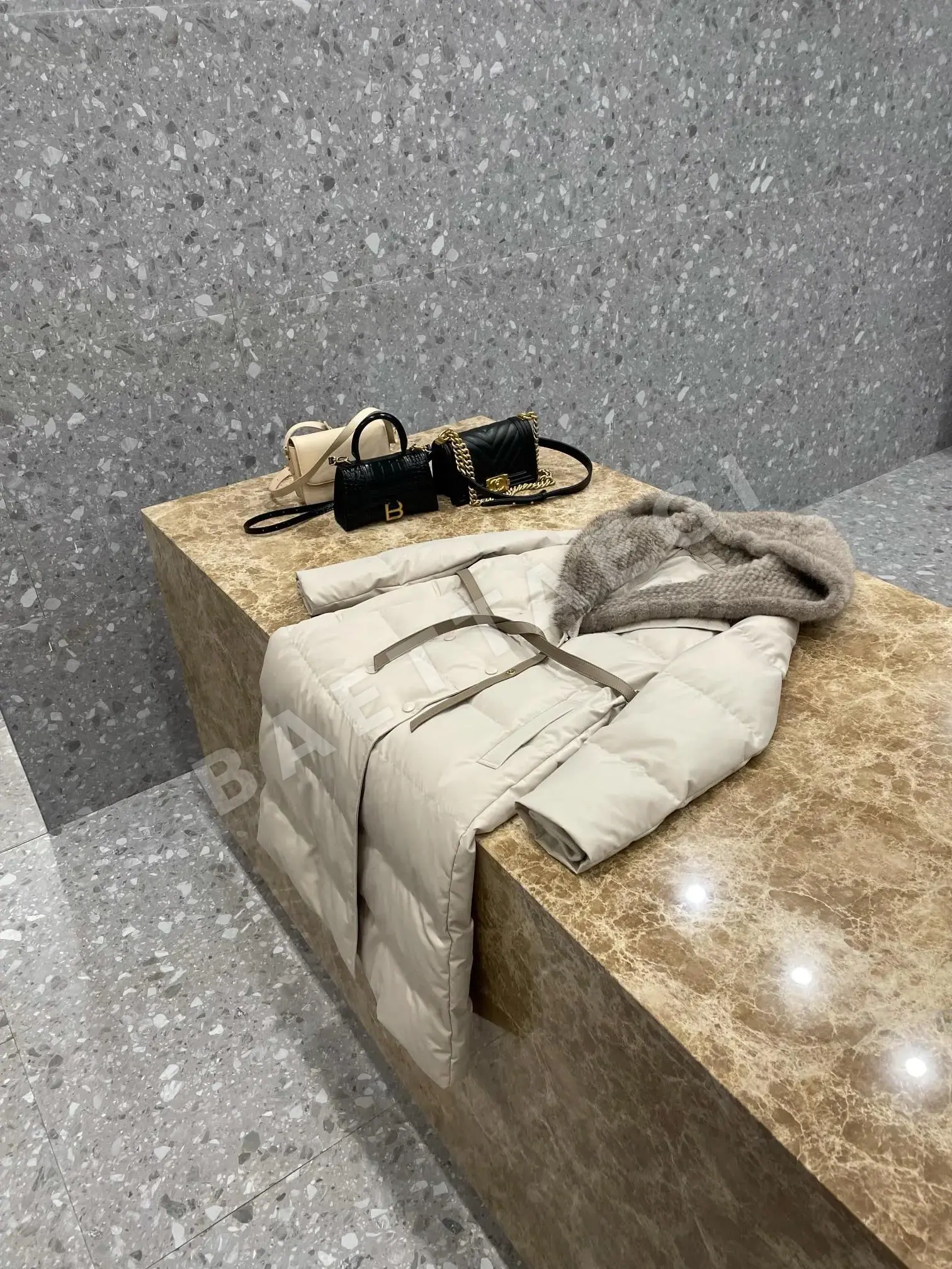 로로피아나 여성 밍크 퍼 후드 구스다운 패딩 코트 상세 이미지 4