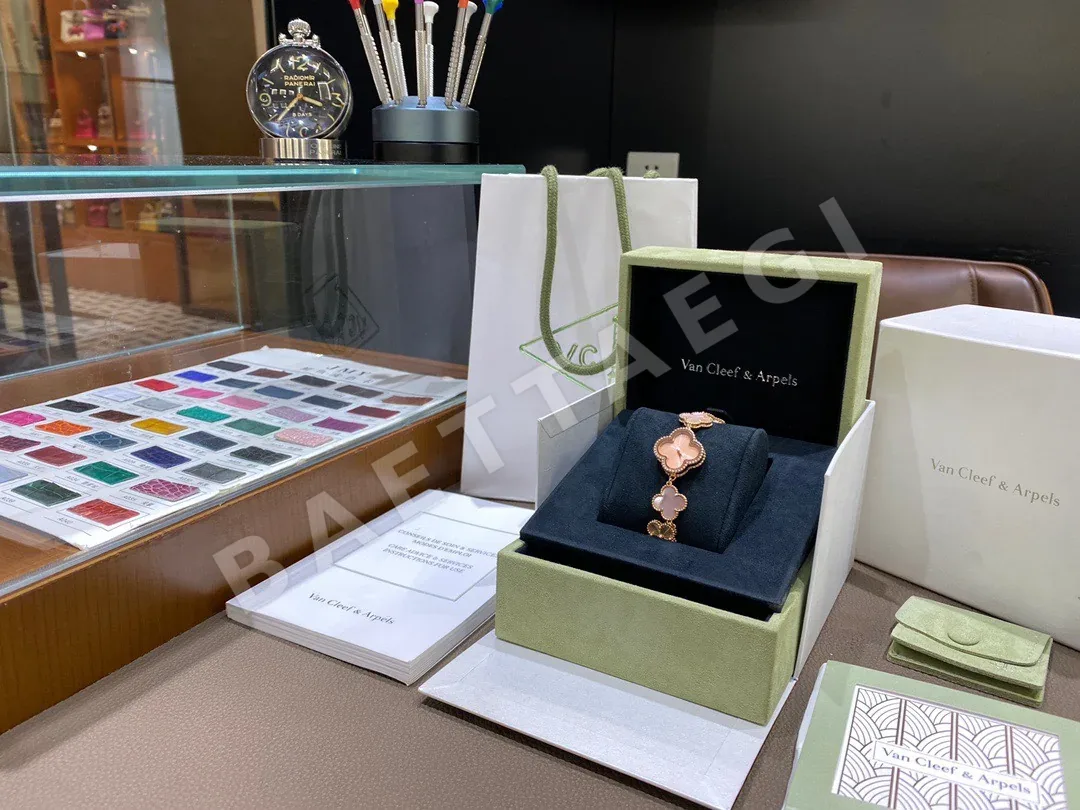 반클리프 아펠 스위트 알함브라 쿼츠 다이아 골드 오닉스 자개 여성 시계 레플리카 44960 Van Cleef & Arpels