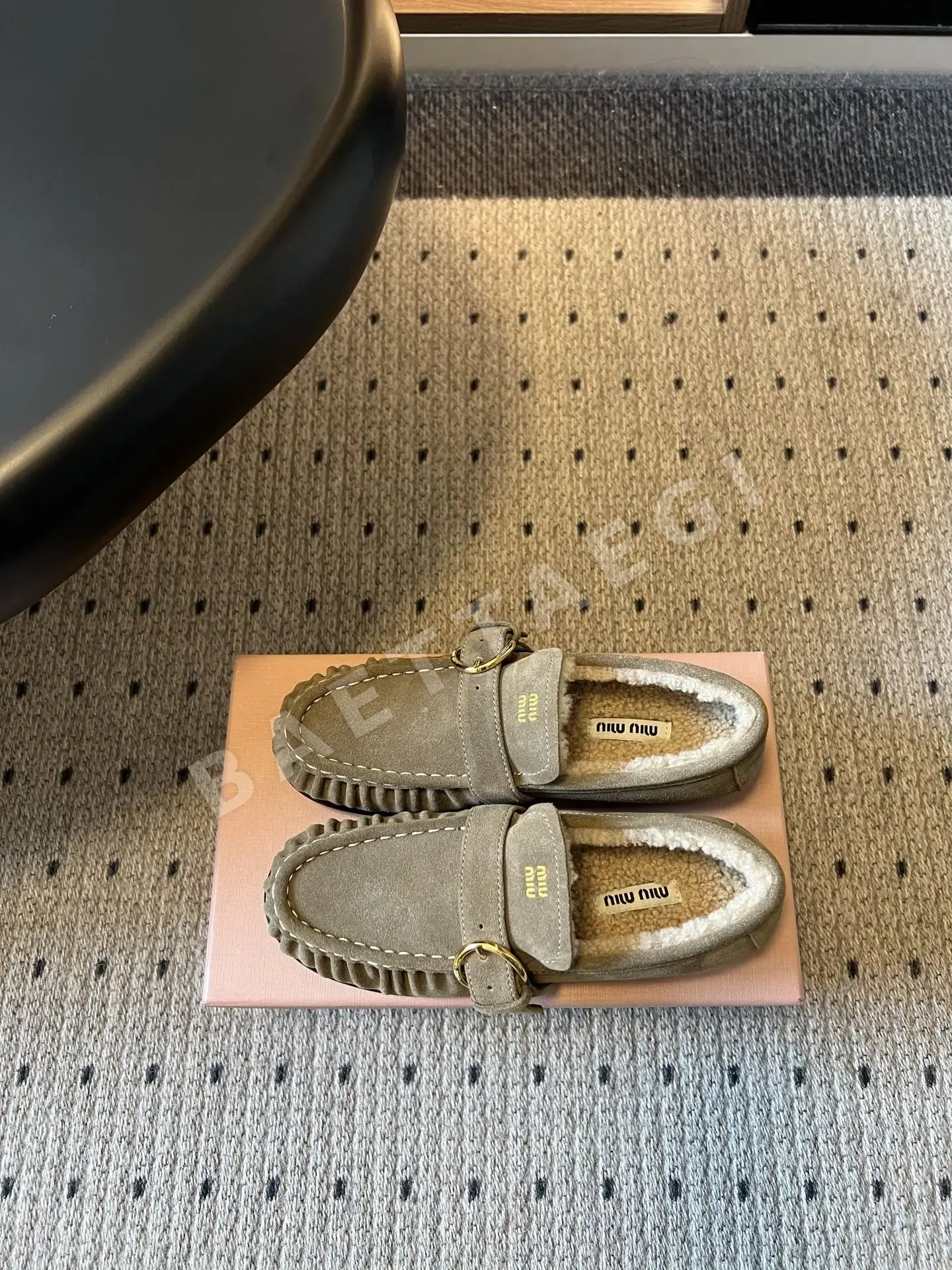 미우미우 로퍼 메탈 버클 상세 이미지 6