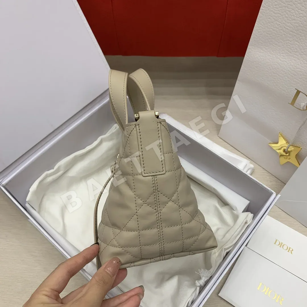 디올 뚜주흐 버티컬 미니 가죽 숄더백 상세 이미지 4