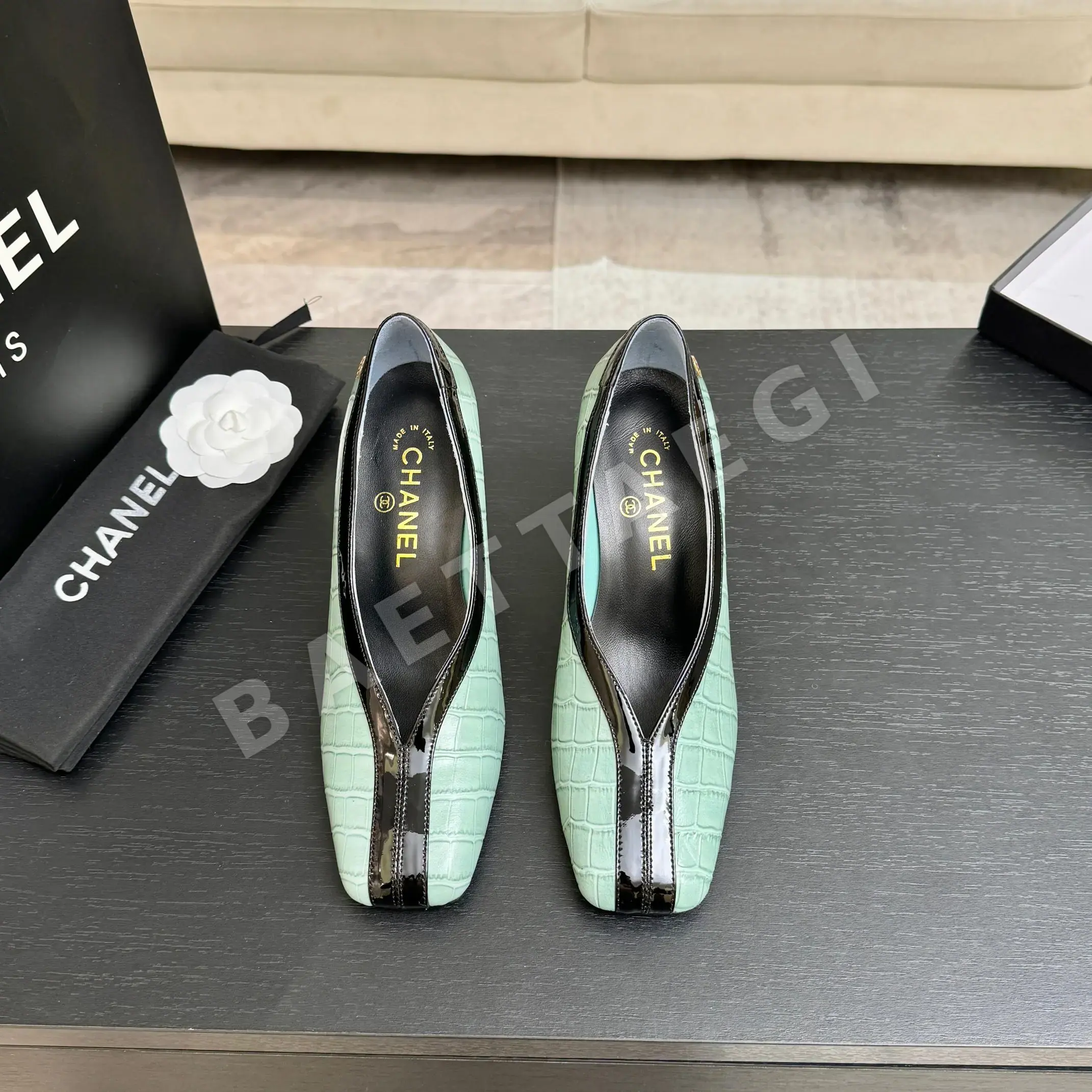 샤넬 더블 C 크로커다일 소가죽 하이힐 98438