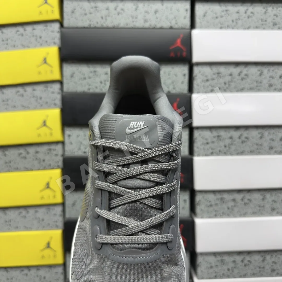 나이키 [5A] 보메로 프리미엄 IR1988-084 201741 Nike Vomero Premium Isamaya Run Forever 상세 이미지 4