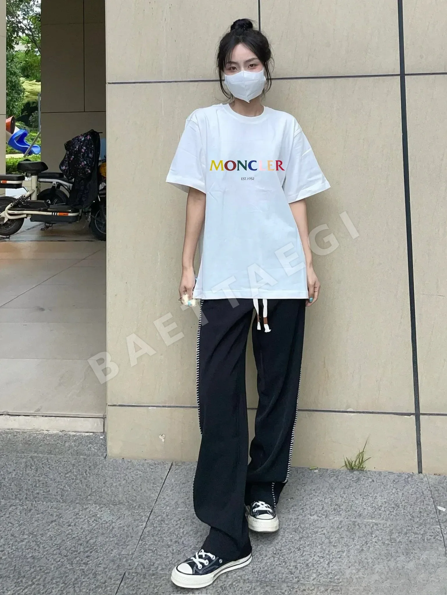 몽클레르 컬러 로고 여성 반팔 티셔츠 상세 이미지 7