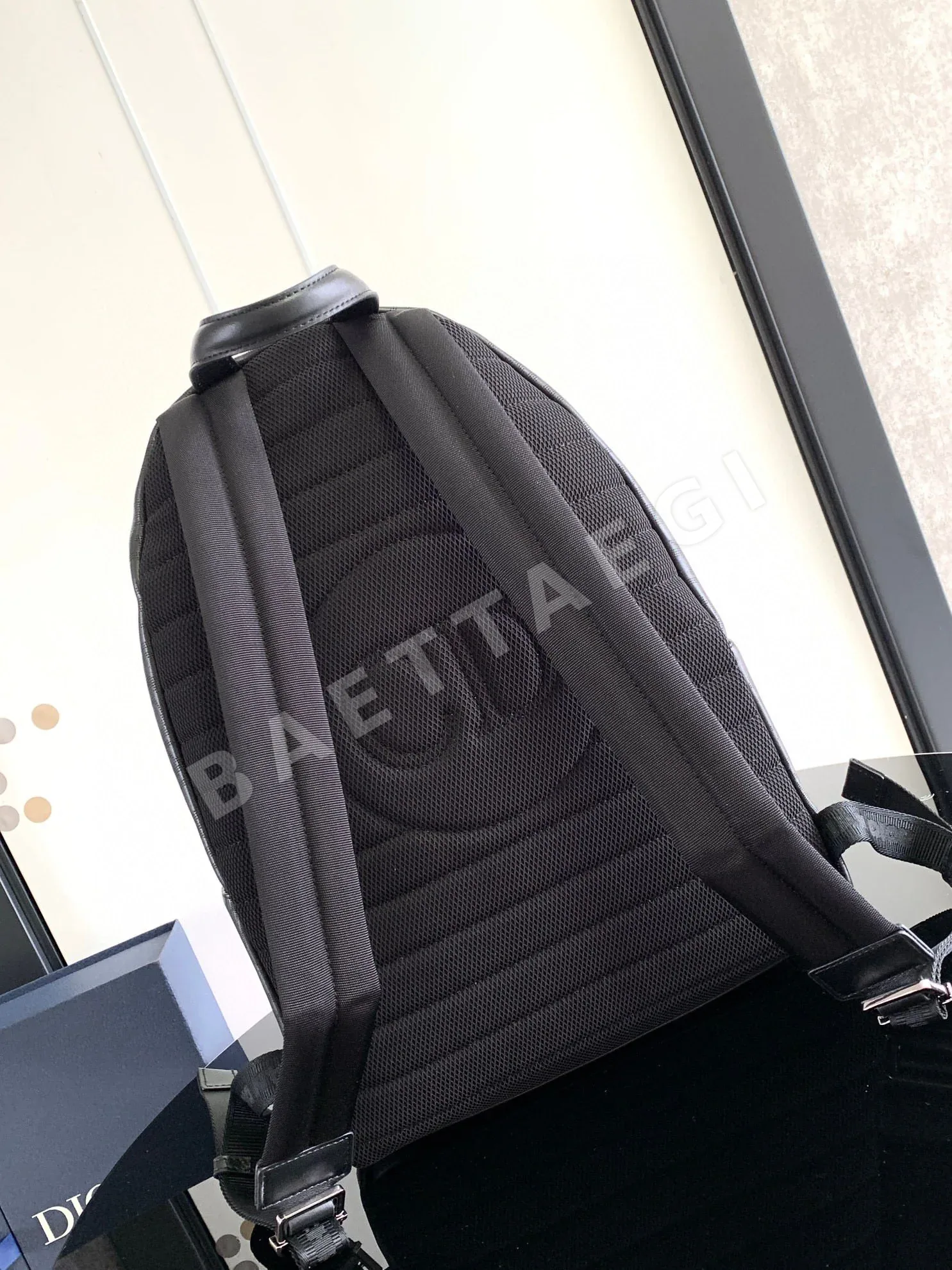 디올 라이더 레이저 컷 백팩 상세 이미지 3