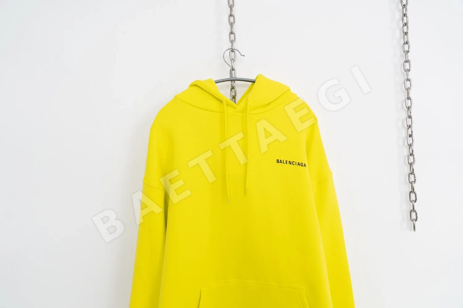 발렌시아가 옐로우 로고 프린트 후드 남성용 상세 이미지 3