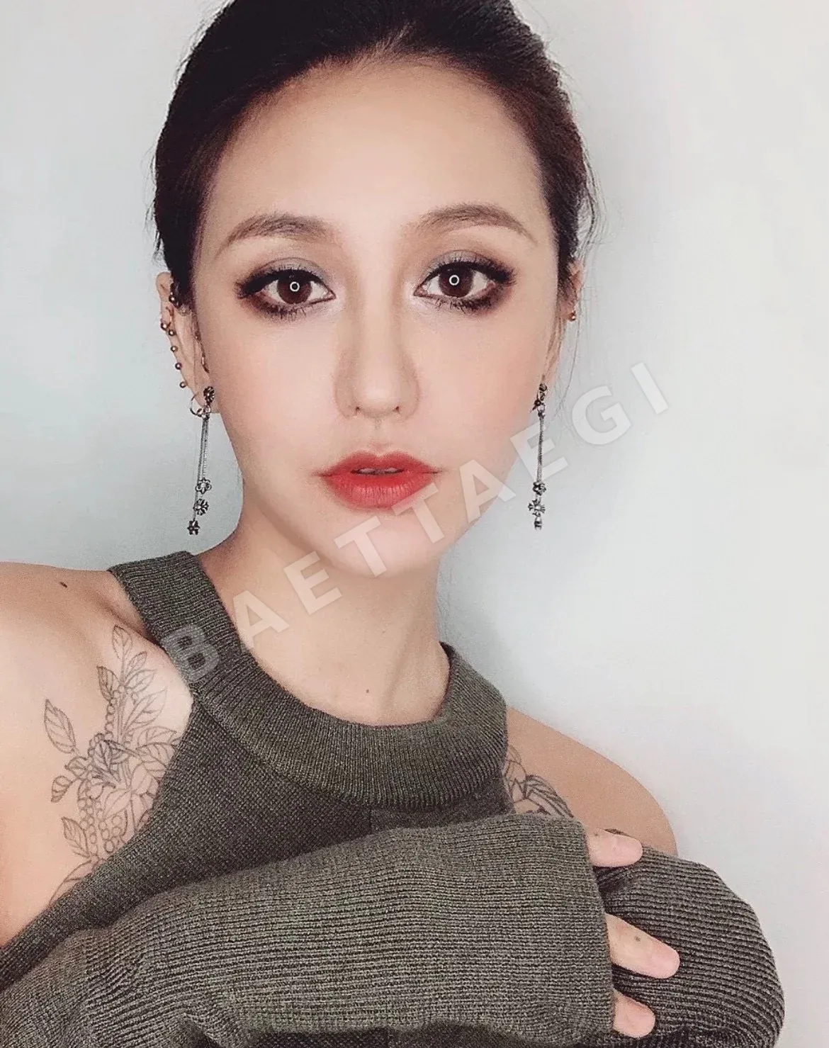 크롬하츠 3연 크로스 태슬 귀걸이 상세 이미지 5