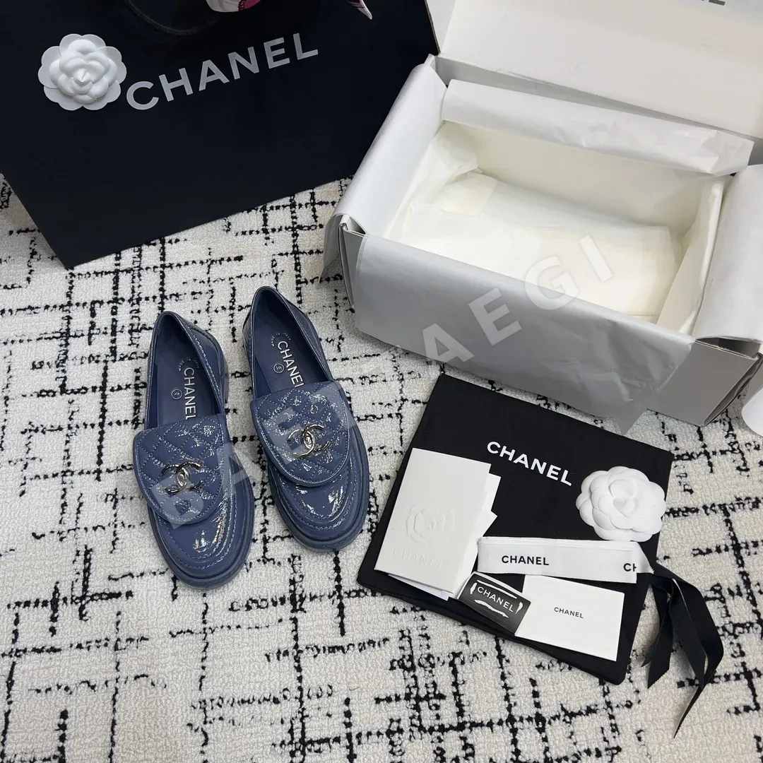 샤넬 클래식 플립업 퀼팅 로퍼 94928